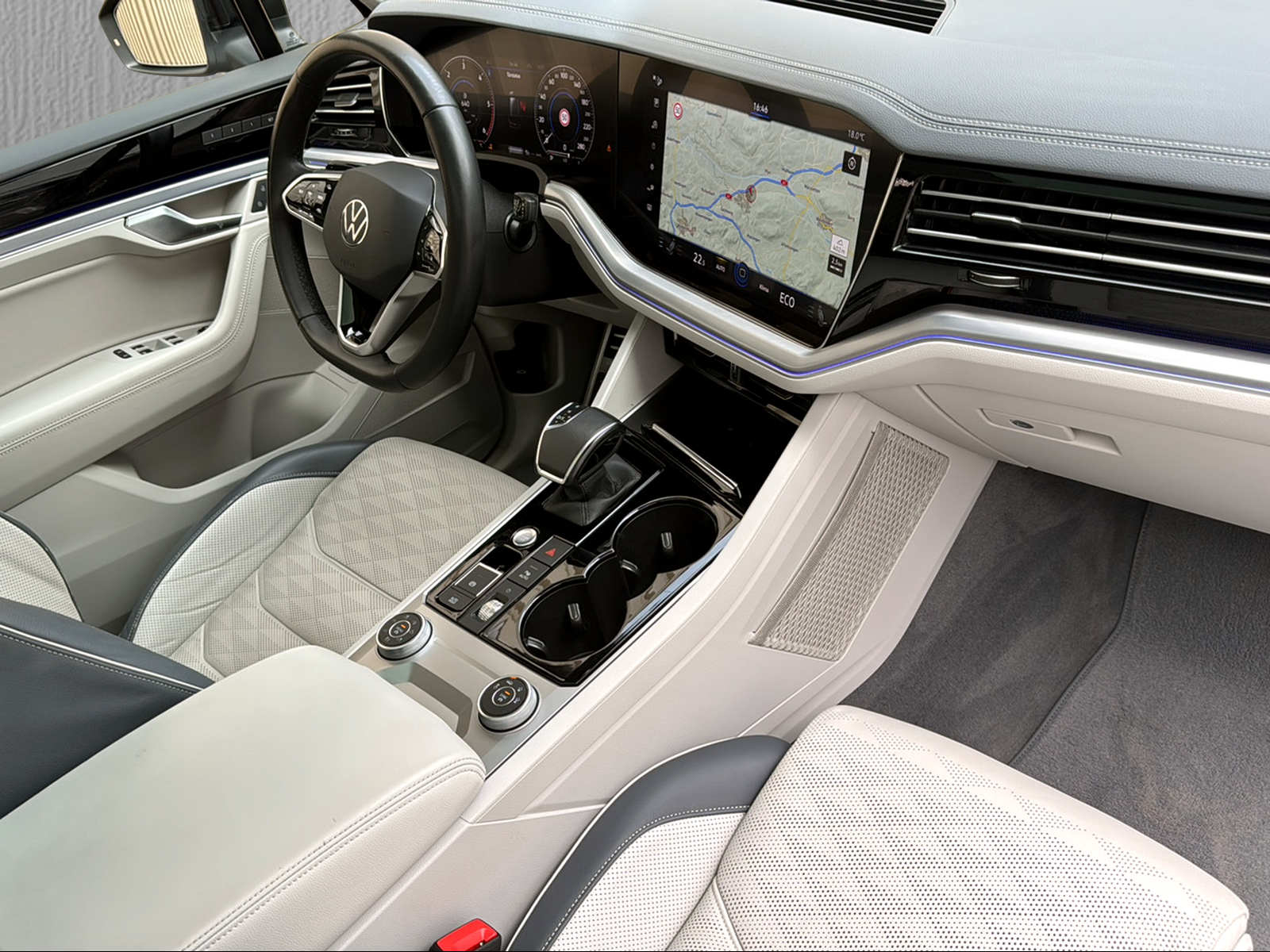 VW Touareg 4.0 V8 TDI R-Line Tiptronic*Standheizung*AHK*Sitze v. mit Belüftung und Massagefunktion*-image-10