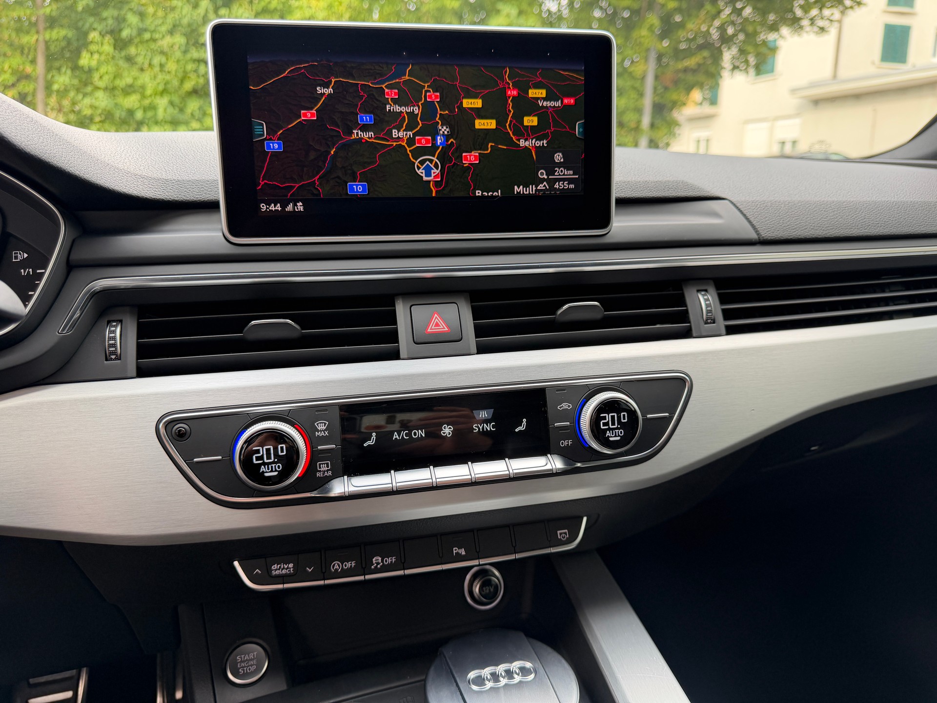 AUDI A4 Limousine 2.0 TDI S-Line-image-11