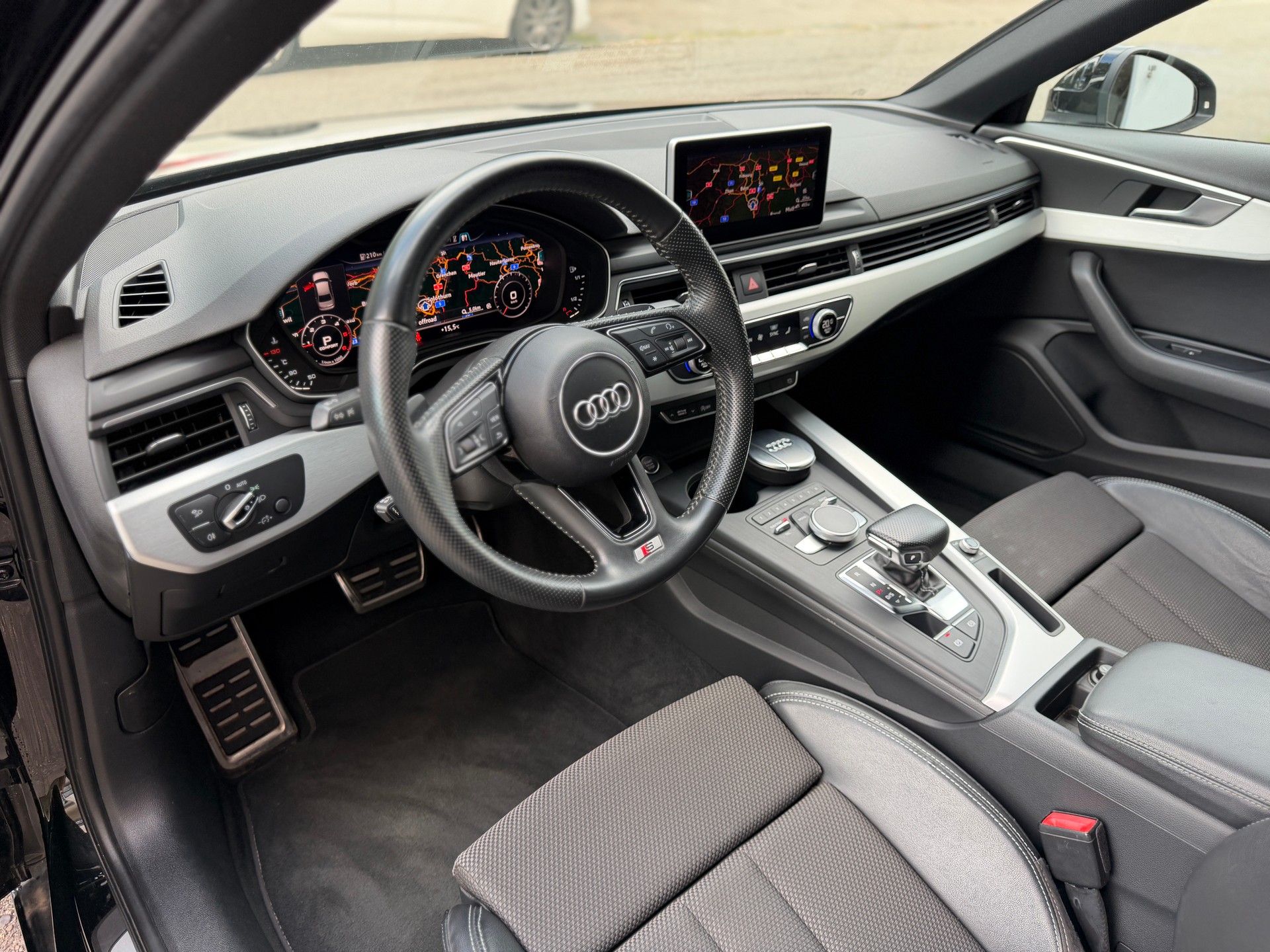 AUDI A4 Limousine 2.0 TDI S-Line-image-8