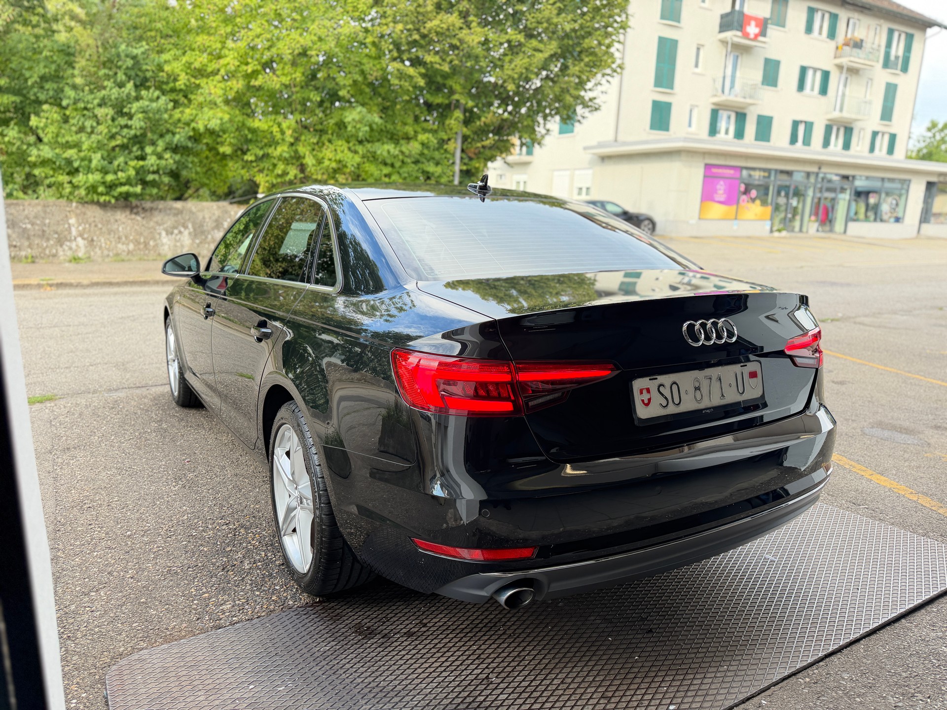 AUDI A4 Limousine 2.0 TDI S-Line-image-3