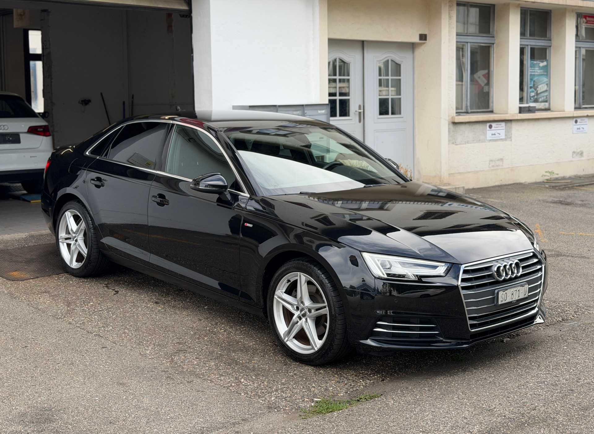 AUDI A4 Limousine 2.0 TDI S-Line-image-6