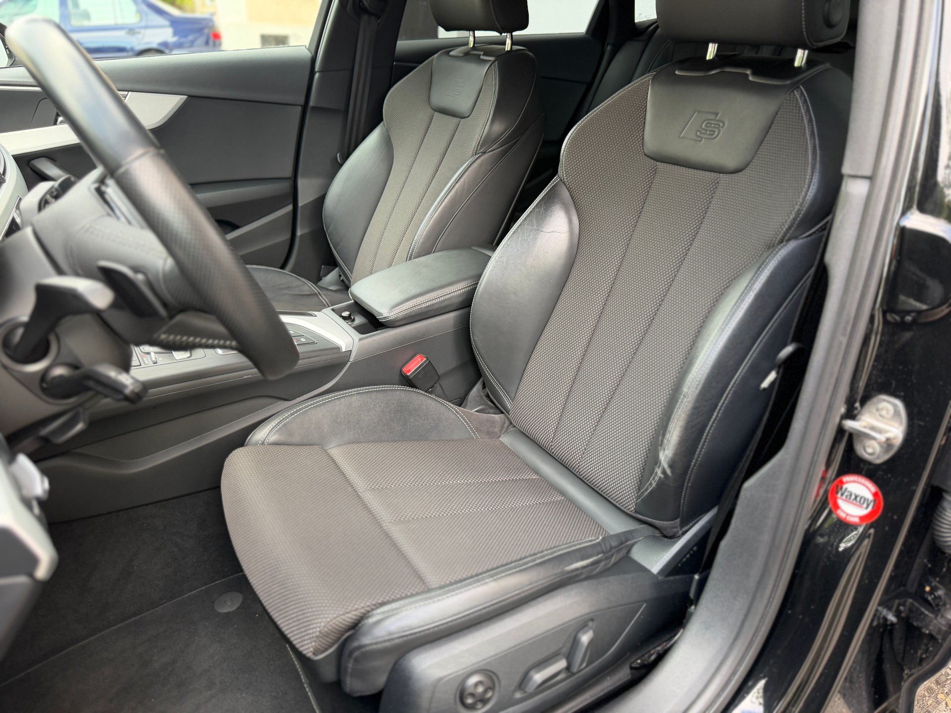 AUDI A4 Limousine 2.0 TDI S-Line-image-14