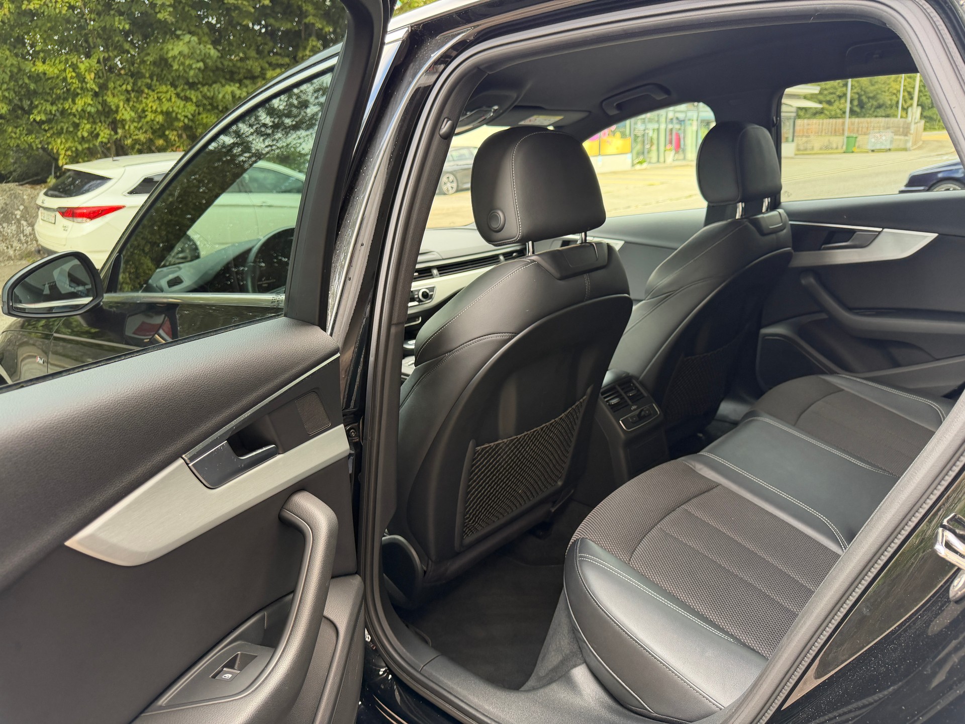 AUDI A4 Limousine 2.0 TDI S-Line-image-16