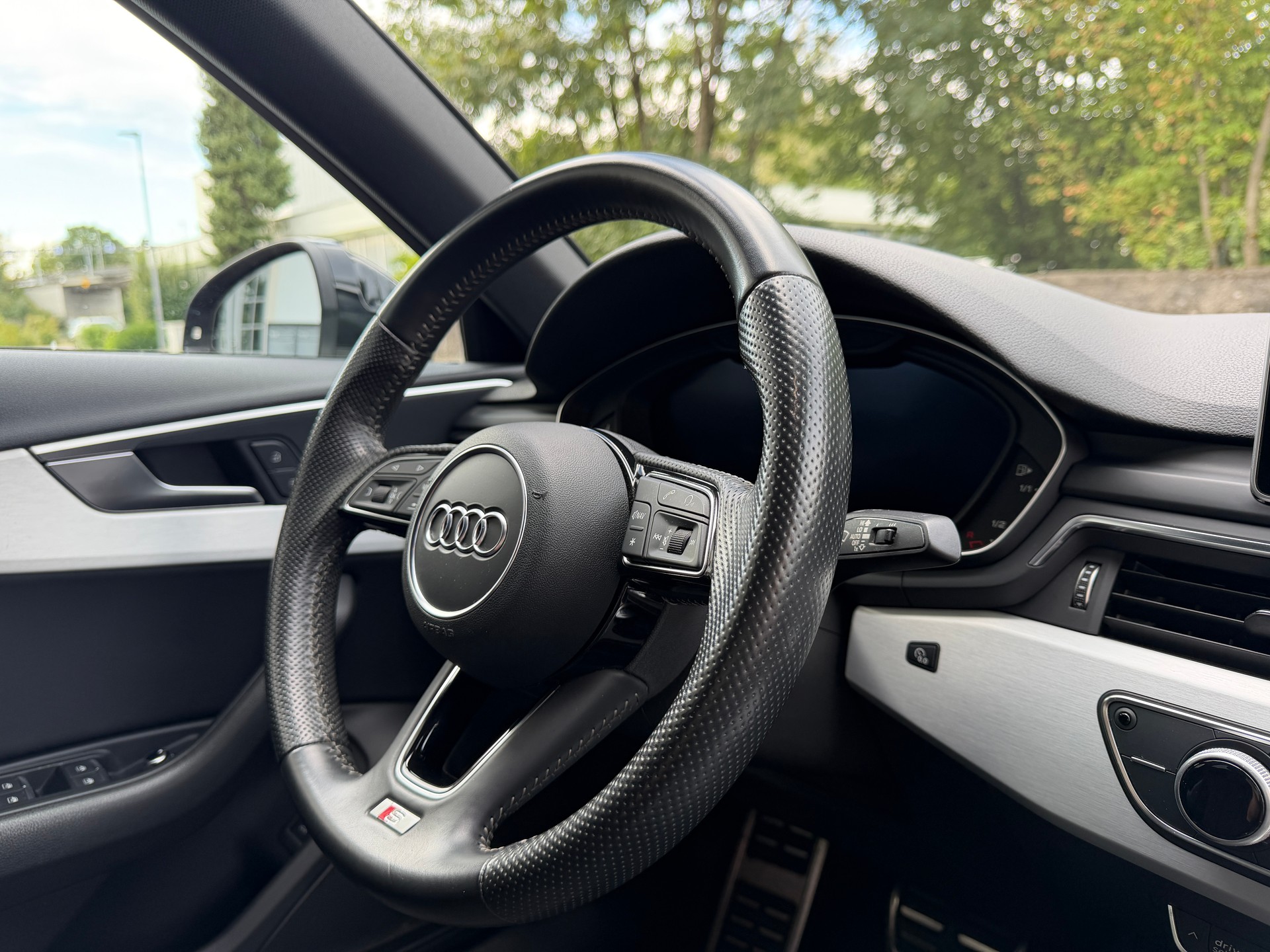 AUDI A4 Limousine 2.0 TDI S-Line-image-19