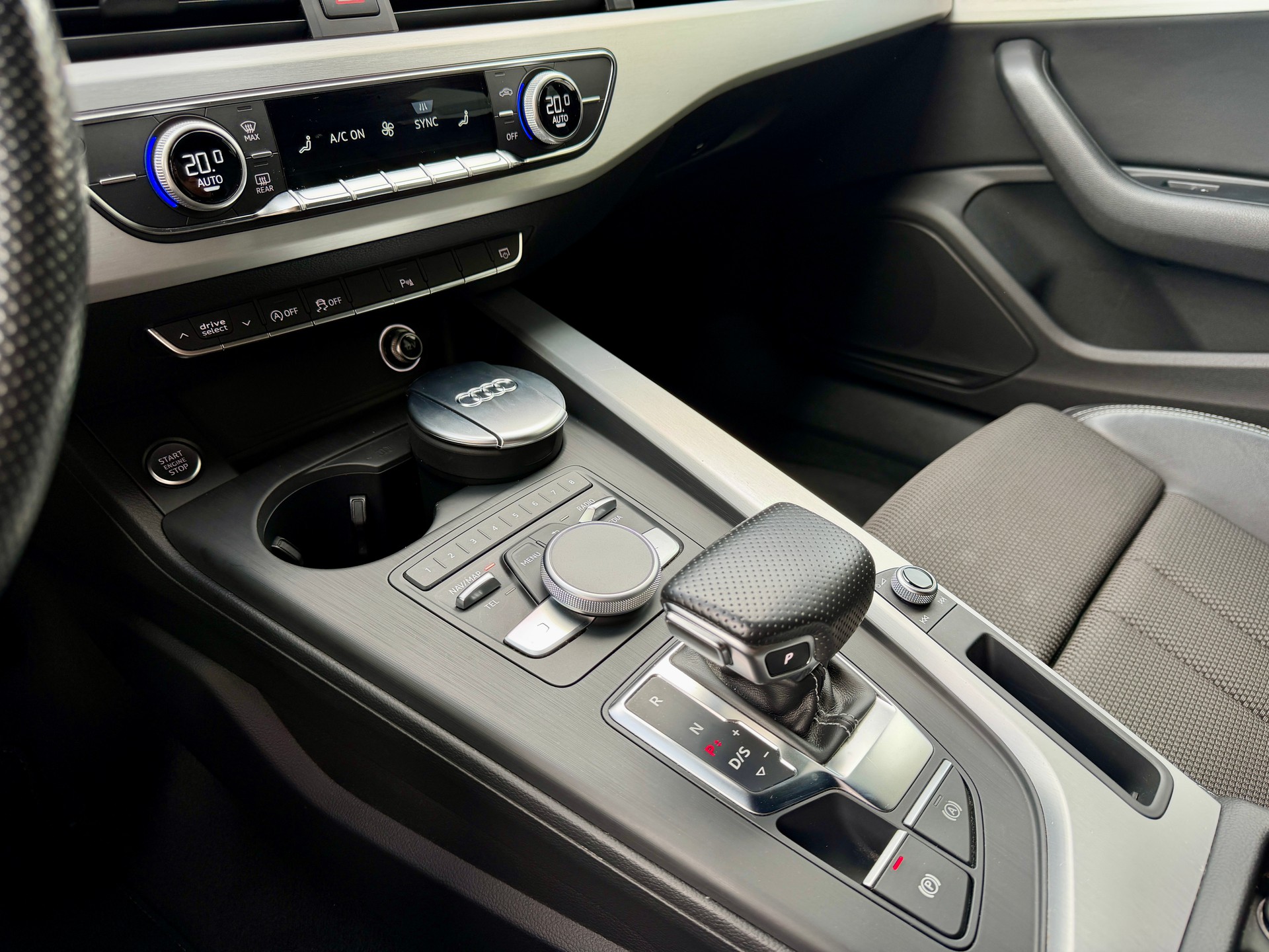 AUDI A4 Limousine 2.0 TDI S-Line-image-10