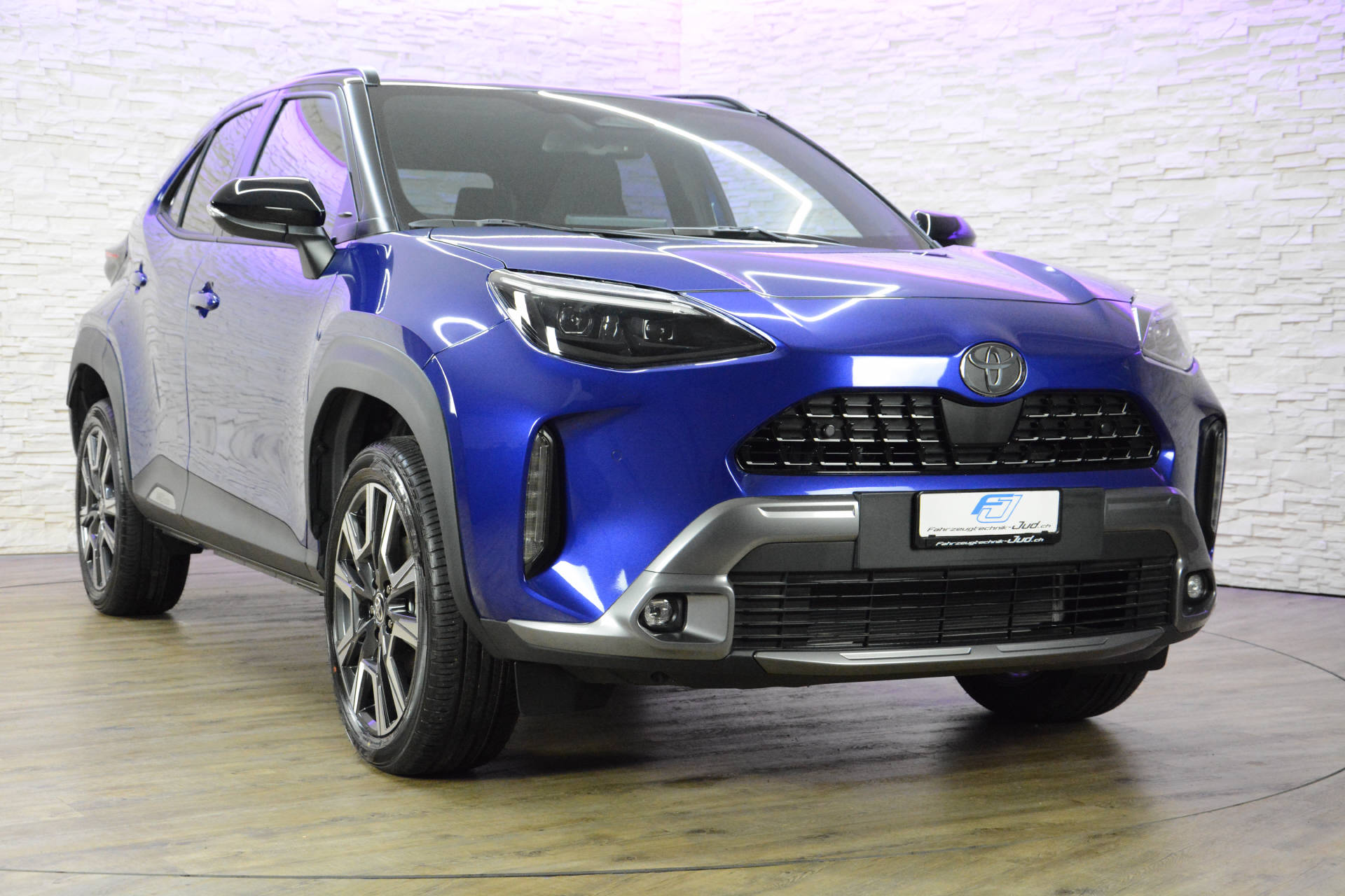 TOYOTA Yaris Cross 1.5 VVT-i HSD Premium AWD-i-showroom-element-1