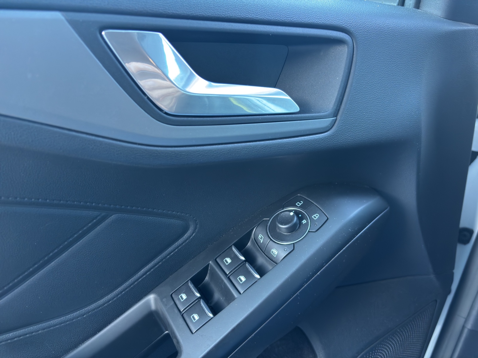 FORD Focus 1.5 TDCi Cool Connect Automatic-image-9