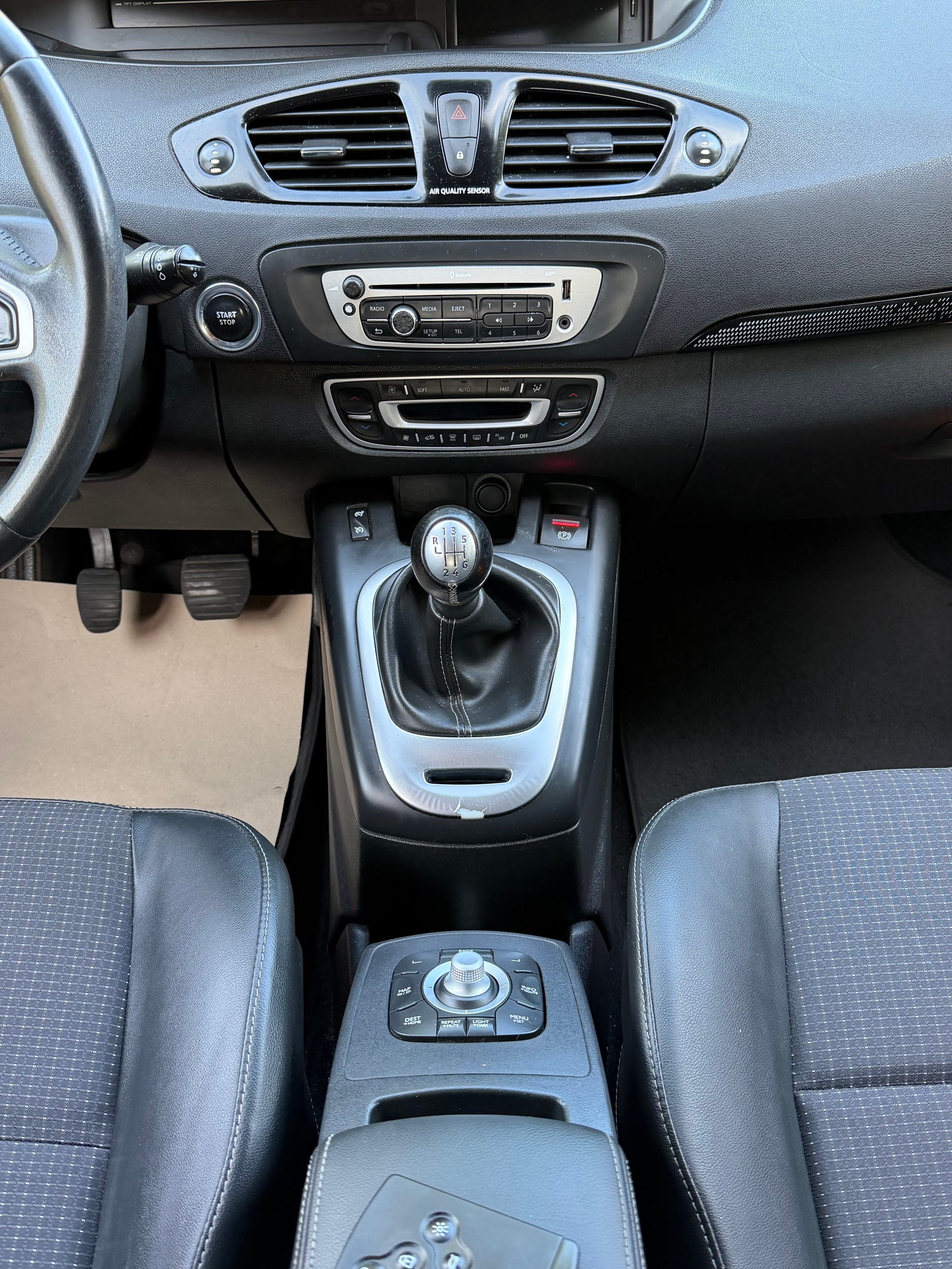 RENAULT Grand Scénic 1.5 dCi Dynamique-image-12