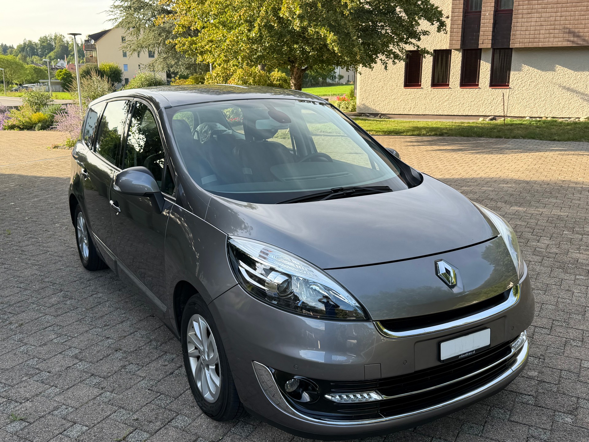 RENAULT Grand Scénic 1.5 dCi Dynamique-image-1