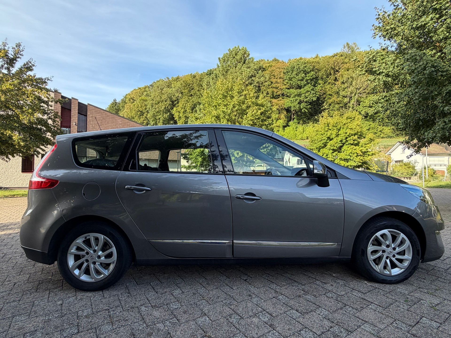 RENAULT Grand Scénic 1.5 dCi Dynamique-image-8