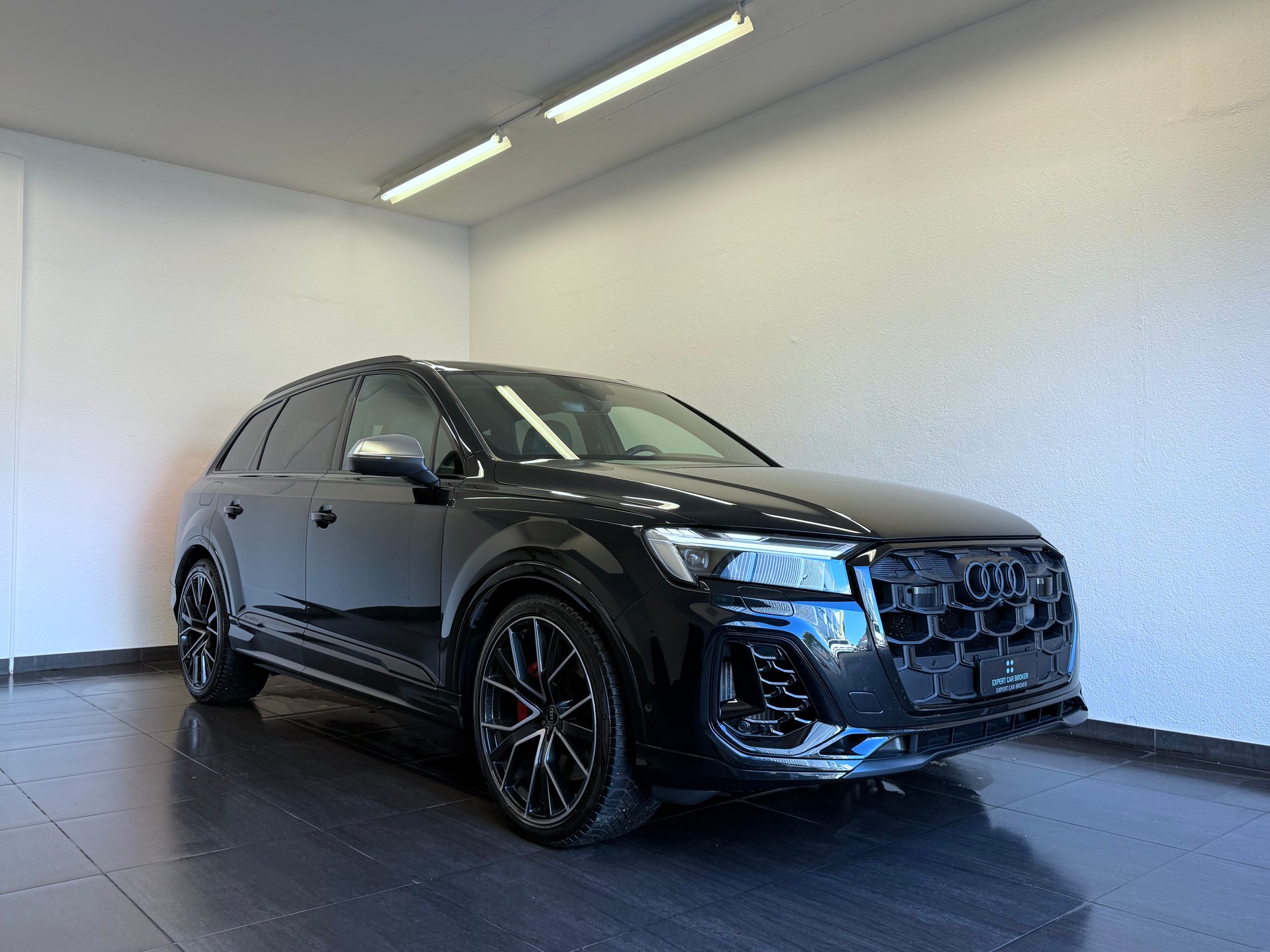 AUDI SQ7 TFSI quattro tiptronic 7-Plätzer "ALL BLACK"-image-1