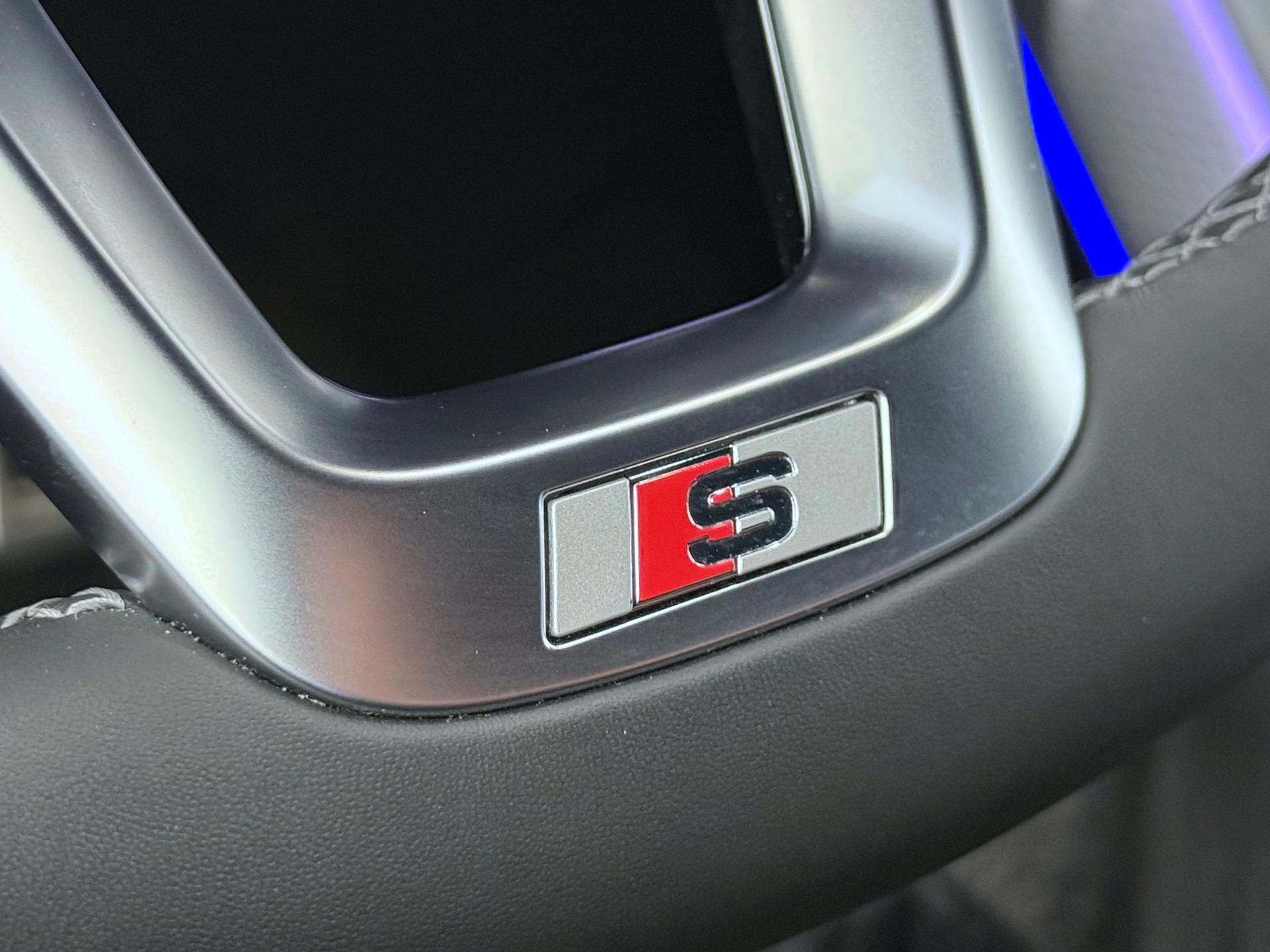 AUDI SQ7 TFSI quattro tiptronic 7-Plätzer "ALL BLACK"-image-26