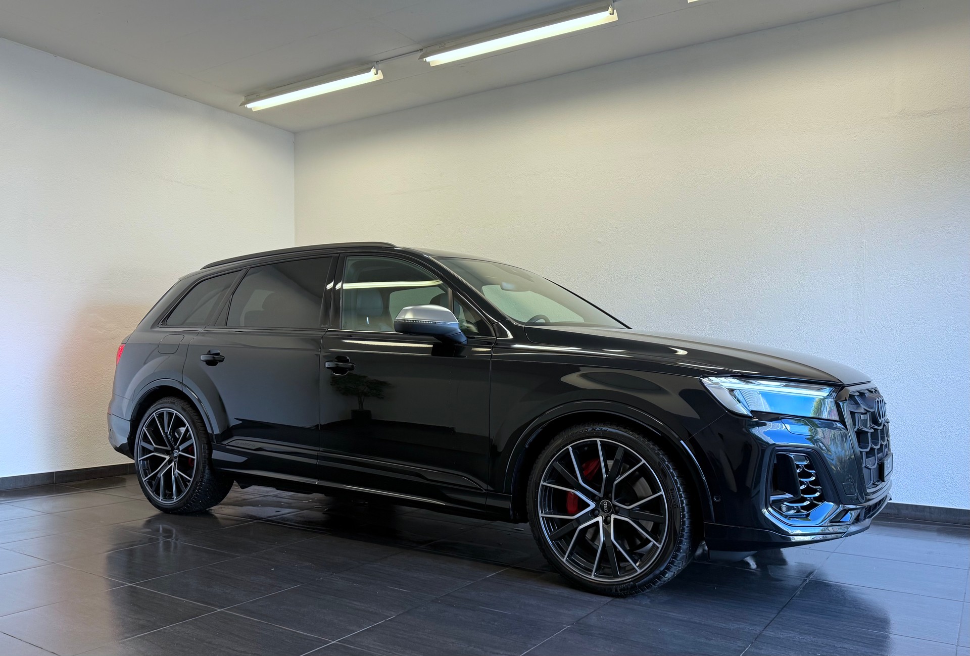 AUDI SQ7 TFSI quattro tiptronic 7-Plätzer "ALL BLACK"-image-0