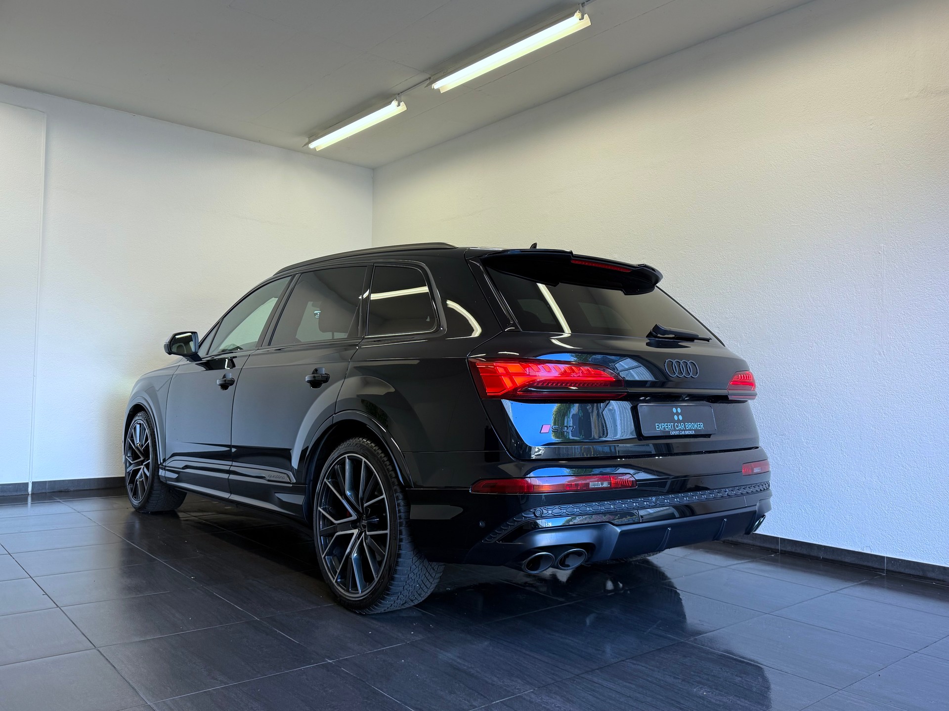 AUDI SQ7 TFSI quattro tiptronic 7-Plätzer "ALL BLACK"-image-7