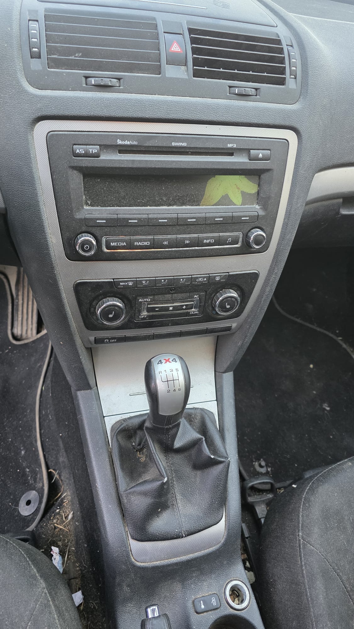 SKODA Octavia Combi 1.6 TDI Swiss Adventure 4x4-image-8