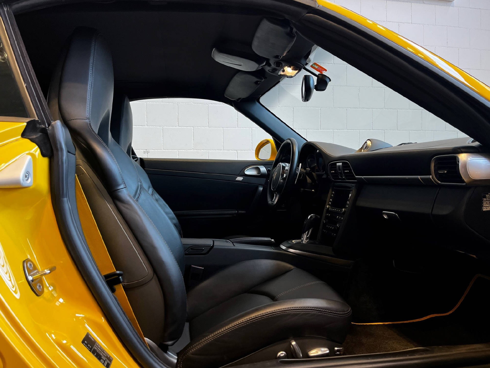 PORSCHE 911 Cabriolet 3.8 Turbo-image-20