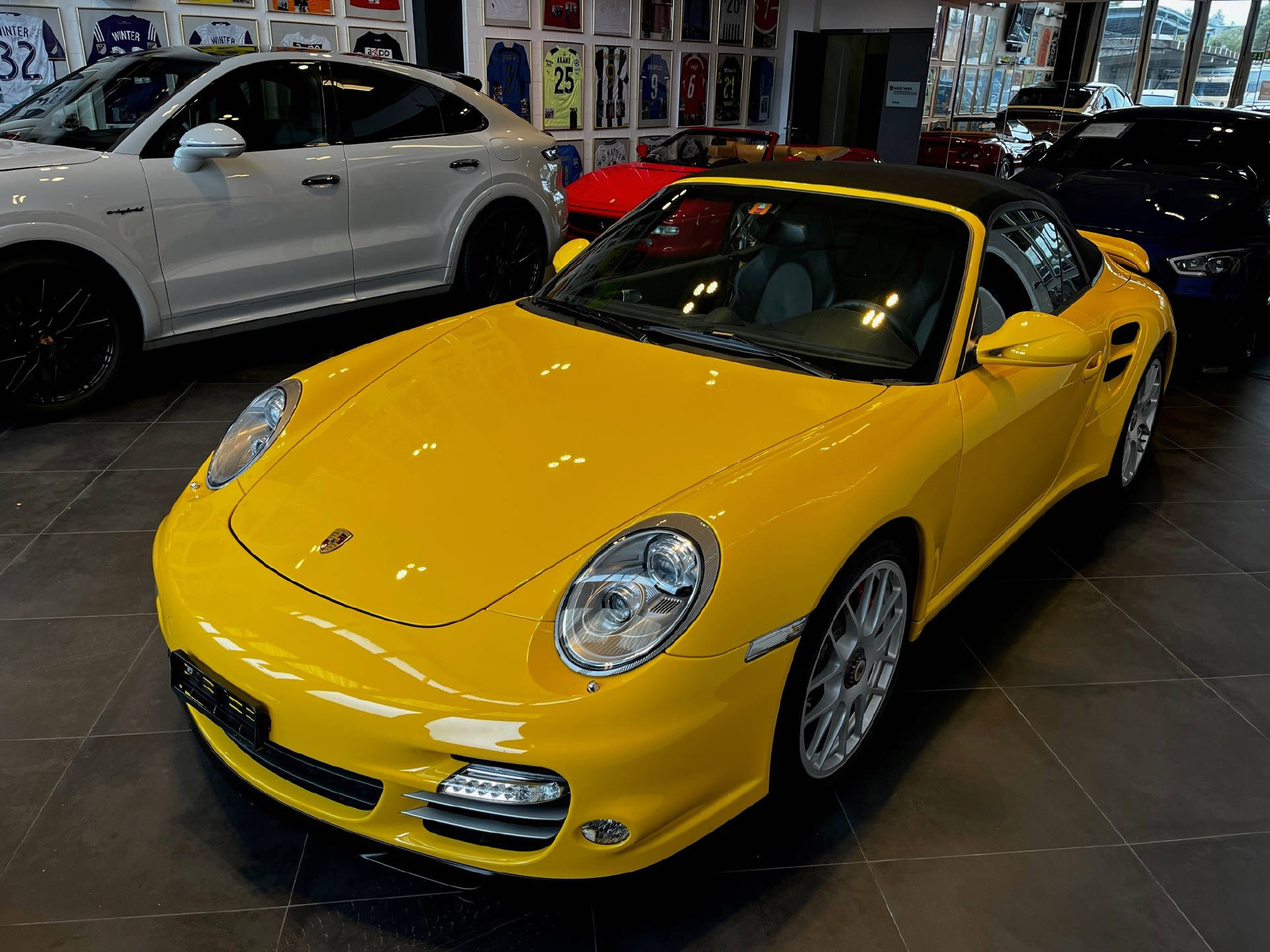 PORSCHE 911 Cabriolet 3.8 Turbo-image-5