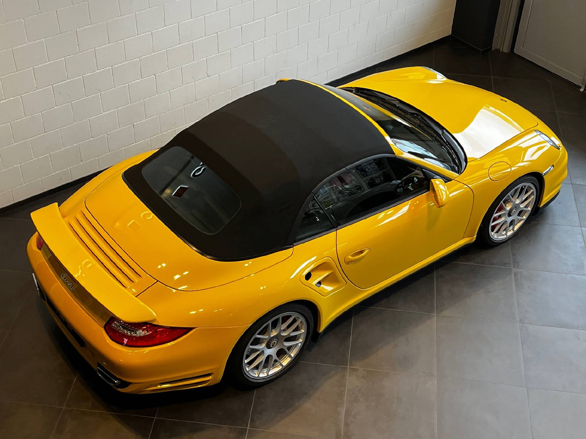 PORSCHE 911 Cabriolet 3.8 Turbo-image-13
