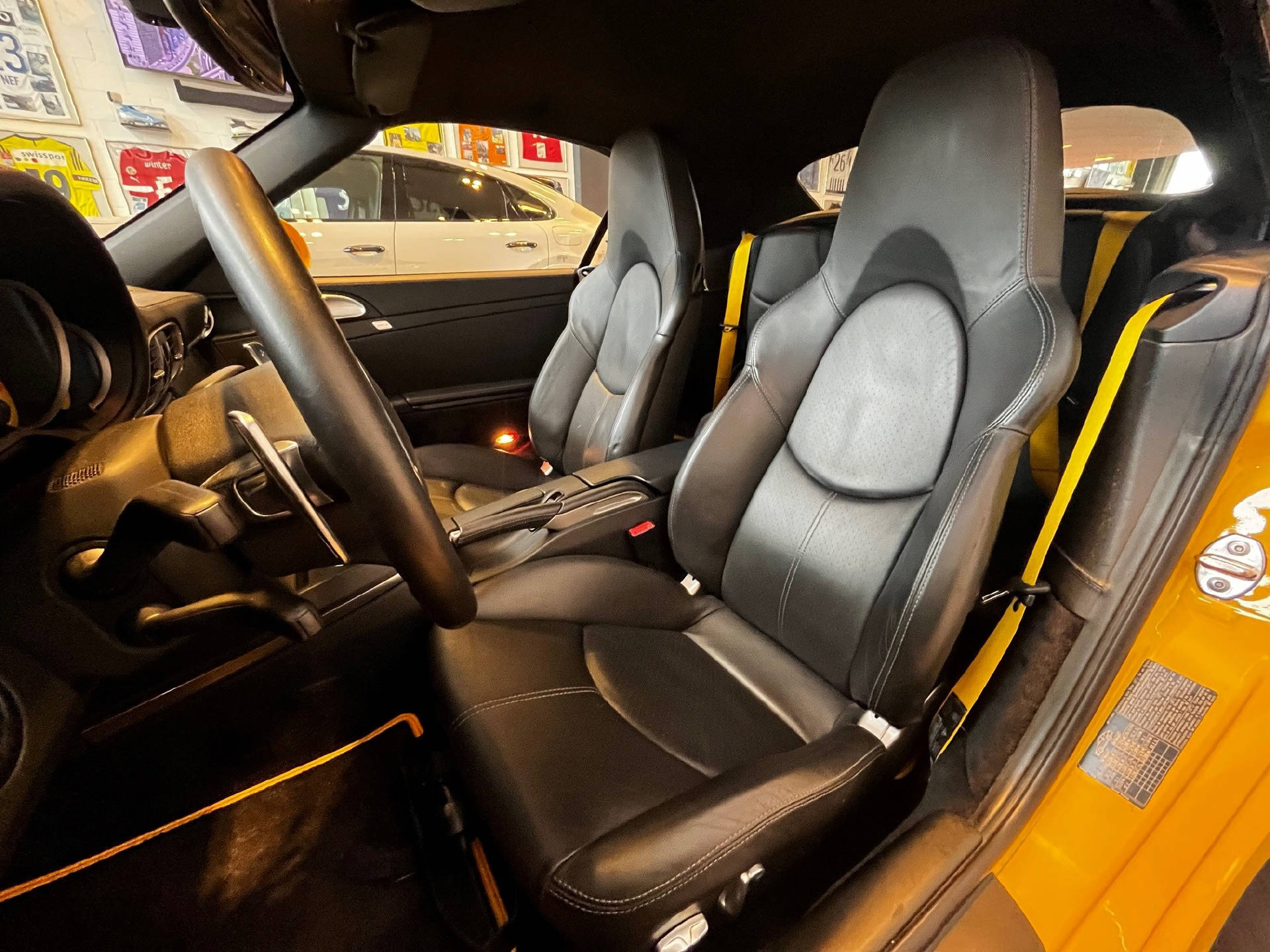 PORSCHE 911 Cabriolet 3.8 Turbo-image-16