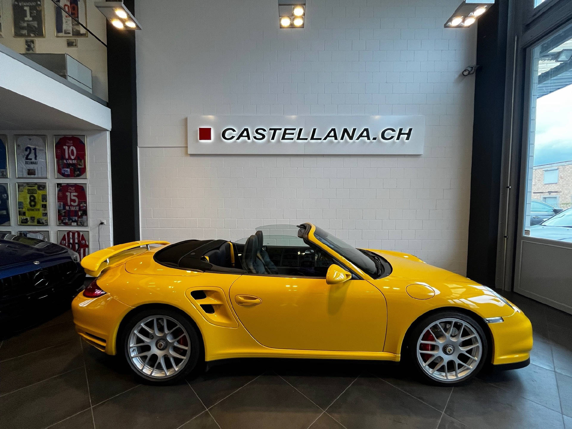PORSCHE 911 Cabriolet 3.8 Turbo-image-6