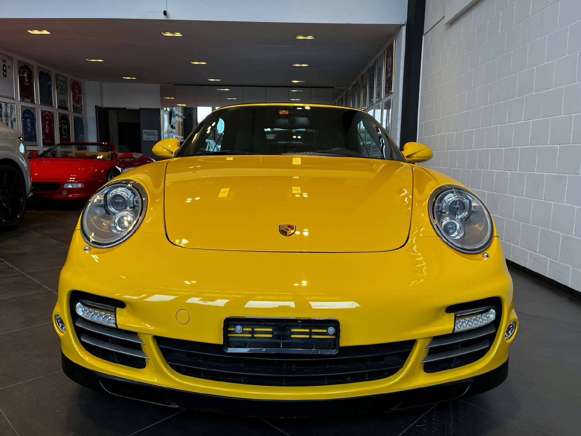 PORSCHE 911 Cabriolet 3.8 Turbo-image-3