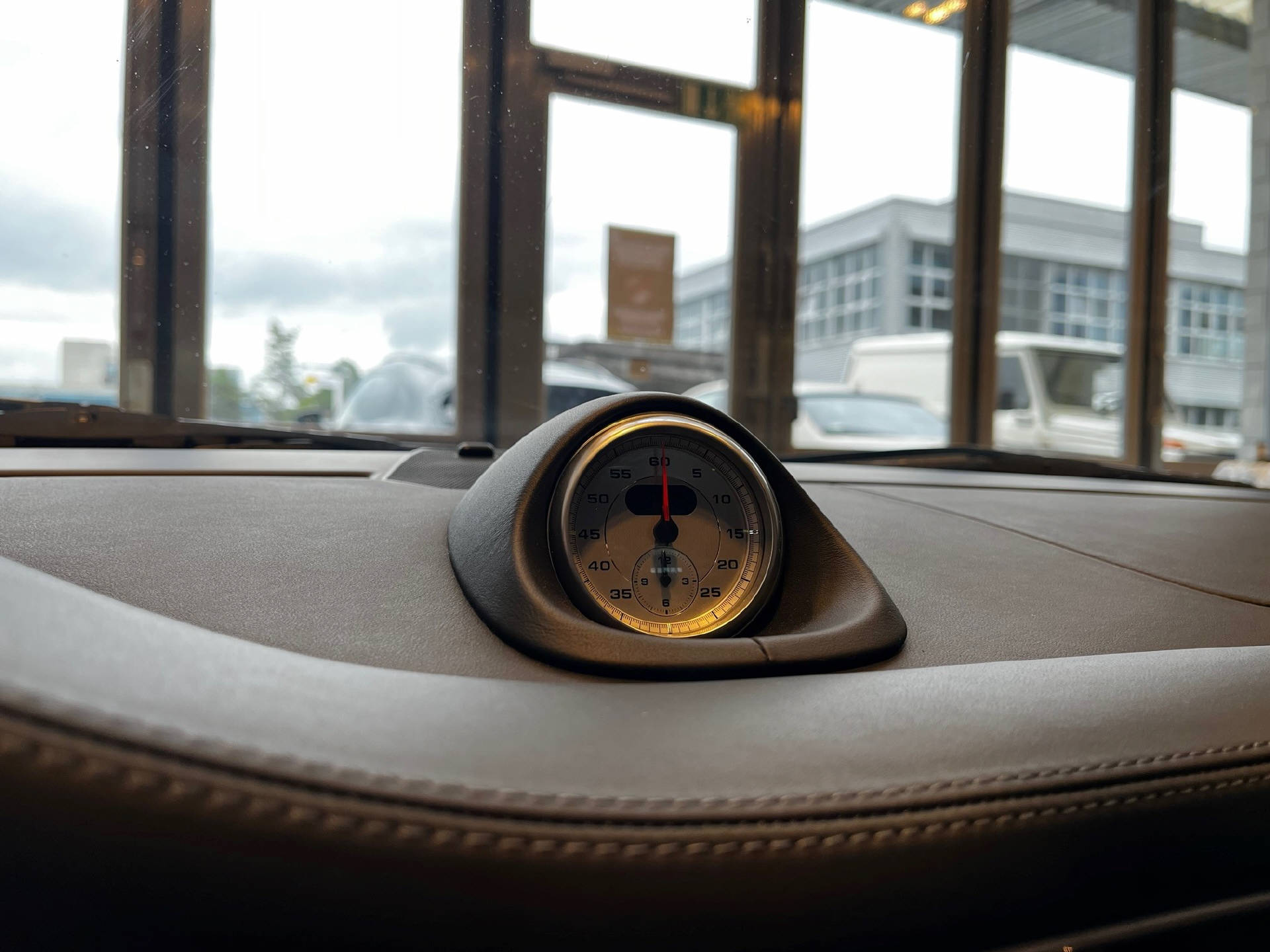 PORSCHE 911 Cabriolet 3.8 Turbo-image-26