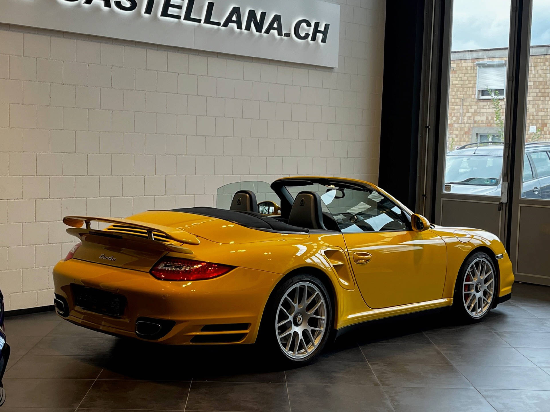 PORSCHE 911 Cabriolet 3.8 Turbo-image-10