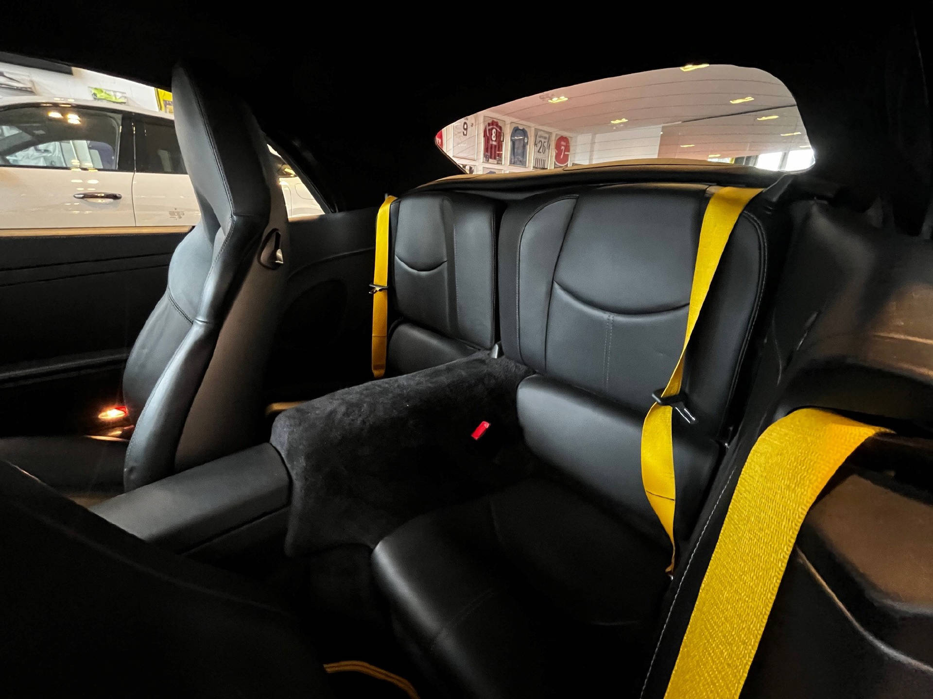 PORSCHE 911 Cabriolet 3.8 Turbo-image-19