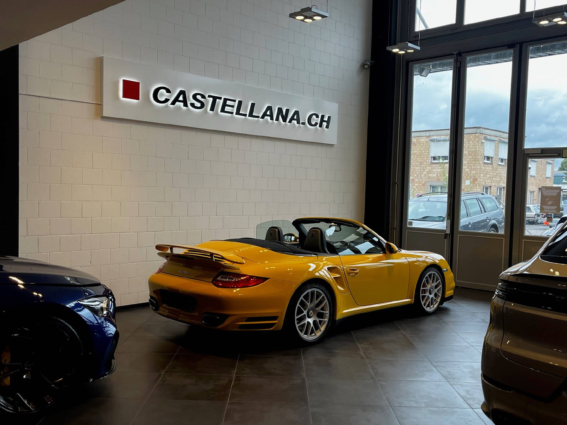 PORSCHE 911 Cabriolet 3.8 Turbo-image-8