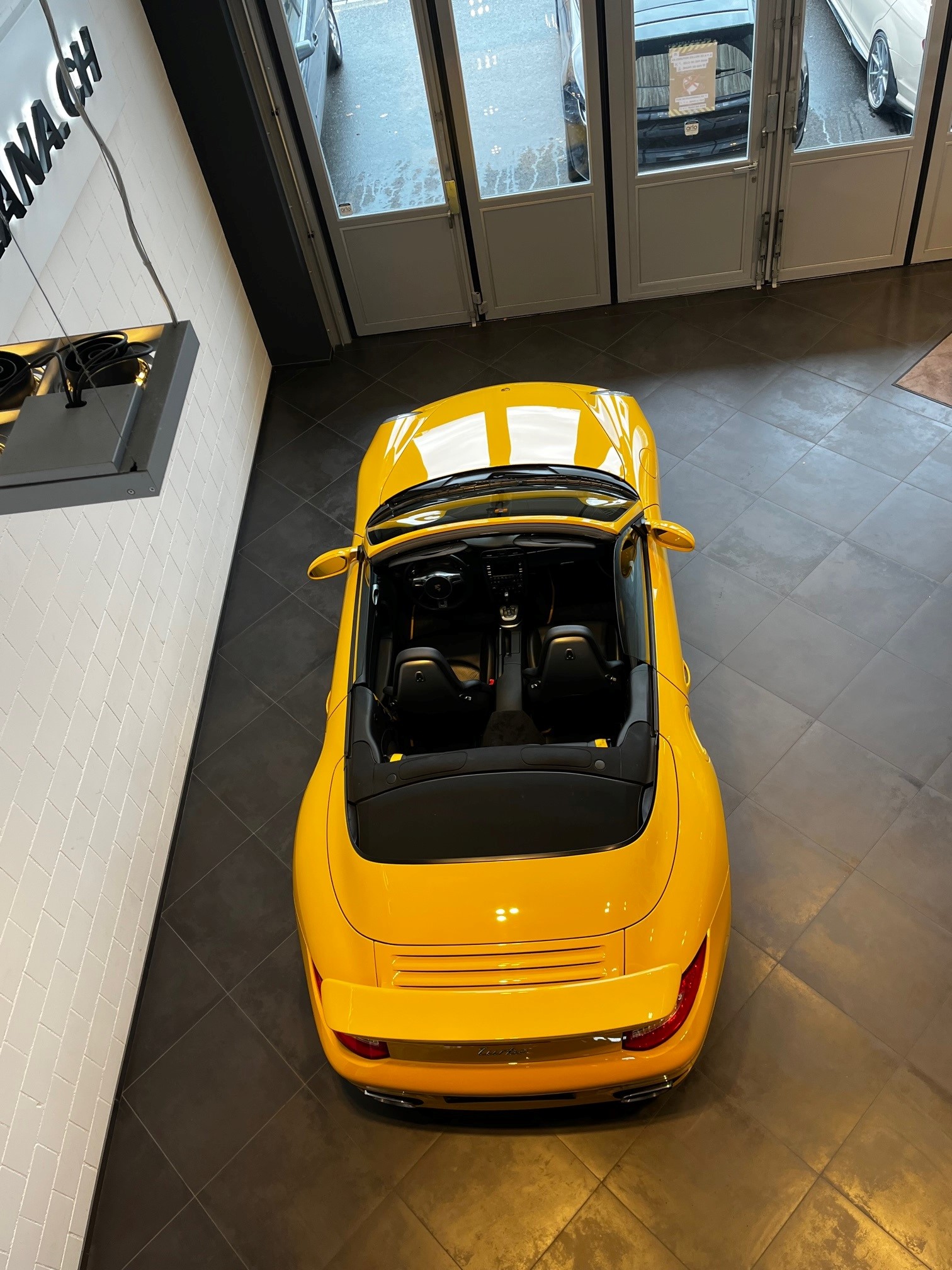 PORSCHE 911 Cabriolet 3.8 Turbo-image-14