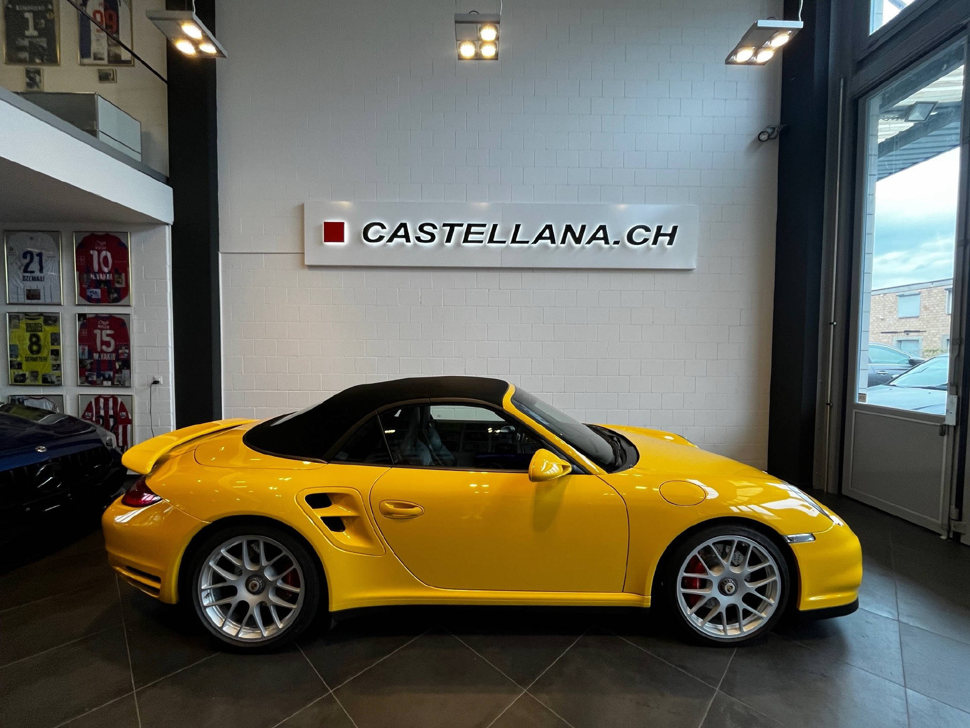 PORSCHE 911 Cabriolet 3.8 Turbo-image-7