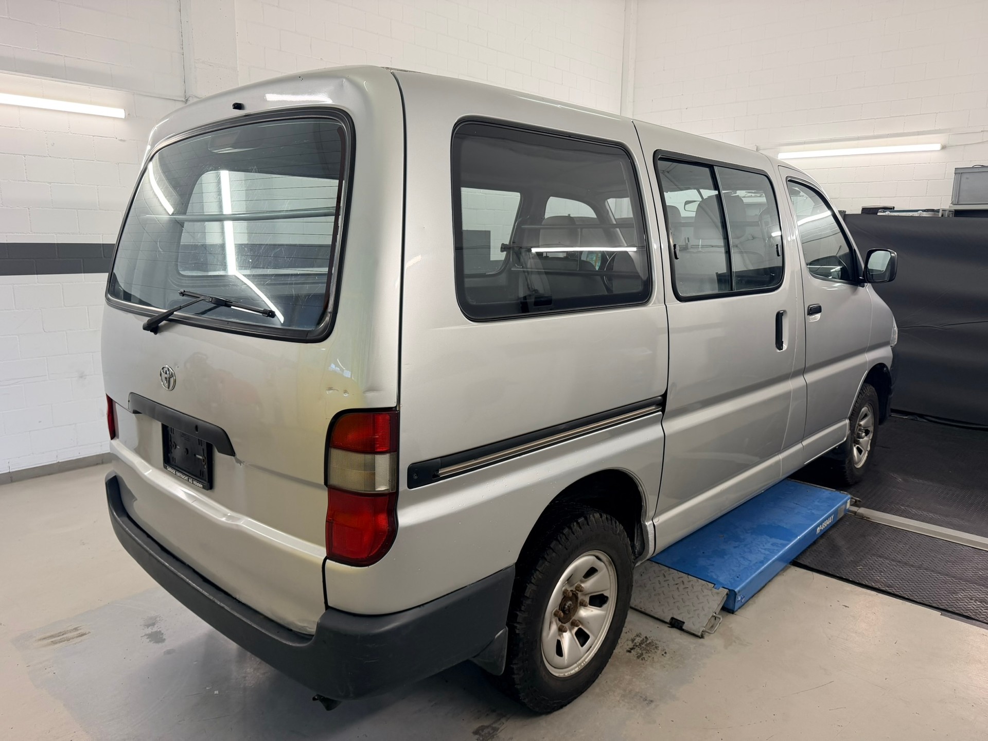 TOYOTA Hiace D-4D Kombi 4WD SWB-image-3