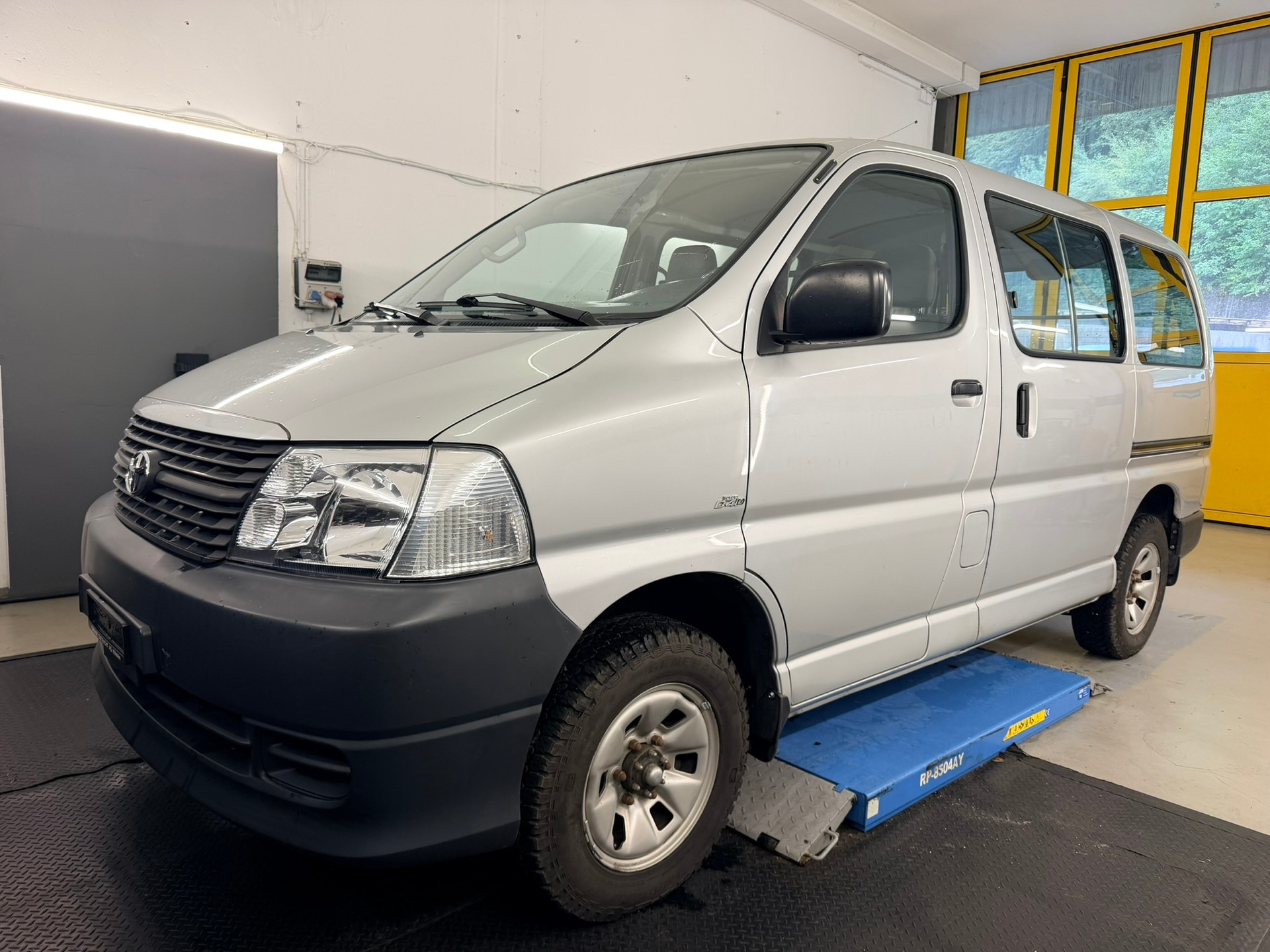 TOYOTA Hiace D-4D Kombi 4WD SWB-image-0