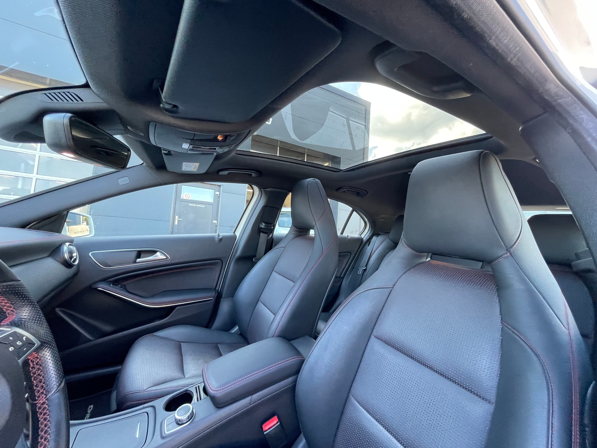 MERCEDES-BENZ A 250 AMG Line 4Matic 7G-DCT-image-11
