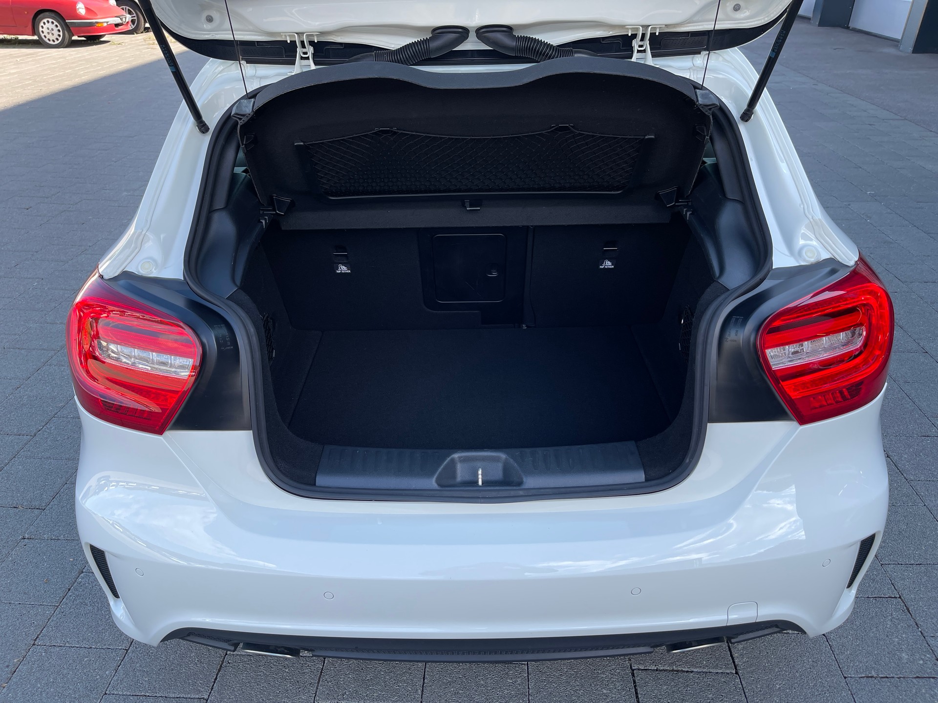 MERCEDES-BENZ A 250 AMG Line 4Matic 7G-DCT-image-13