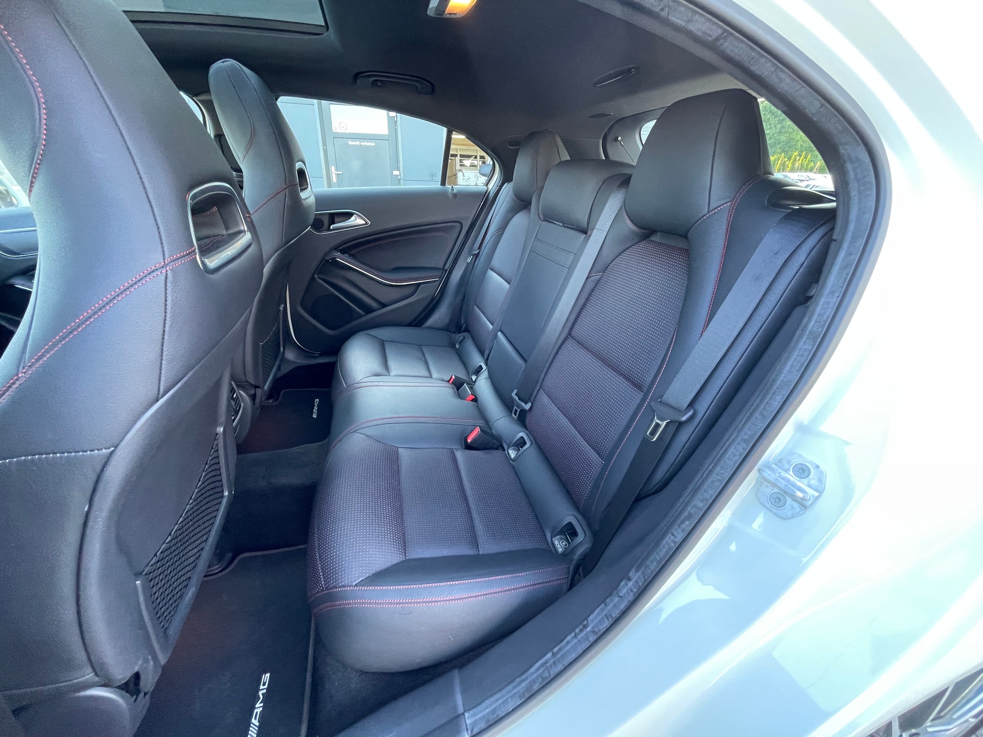MERCEDES-BENZ A 250 AMG Line 4Matic 7G-DCT-image-12