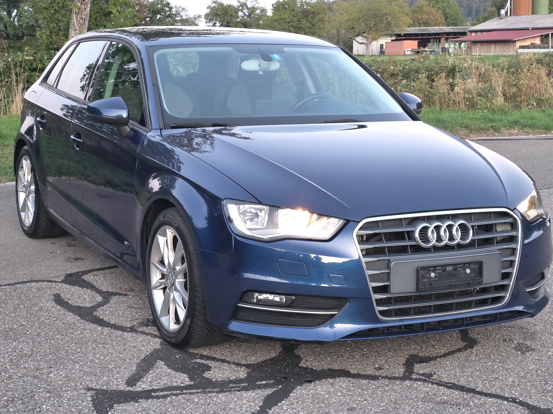AUDI A3 Sportback 1.8 TFSI Ambition-image-2