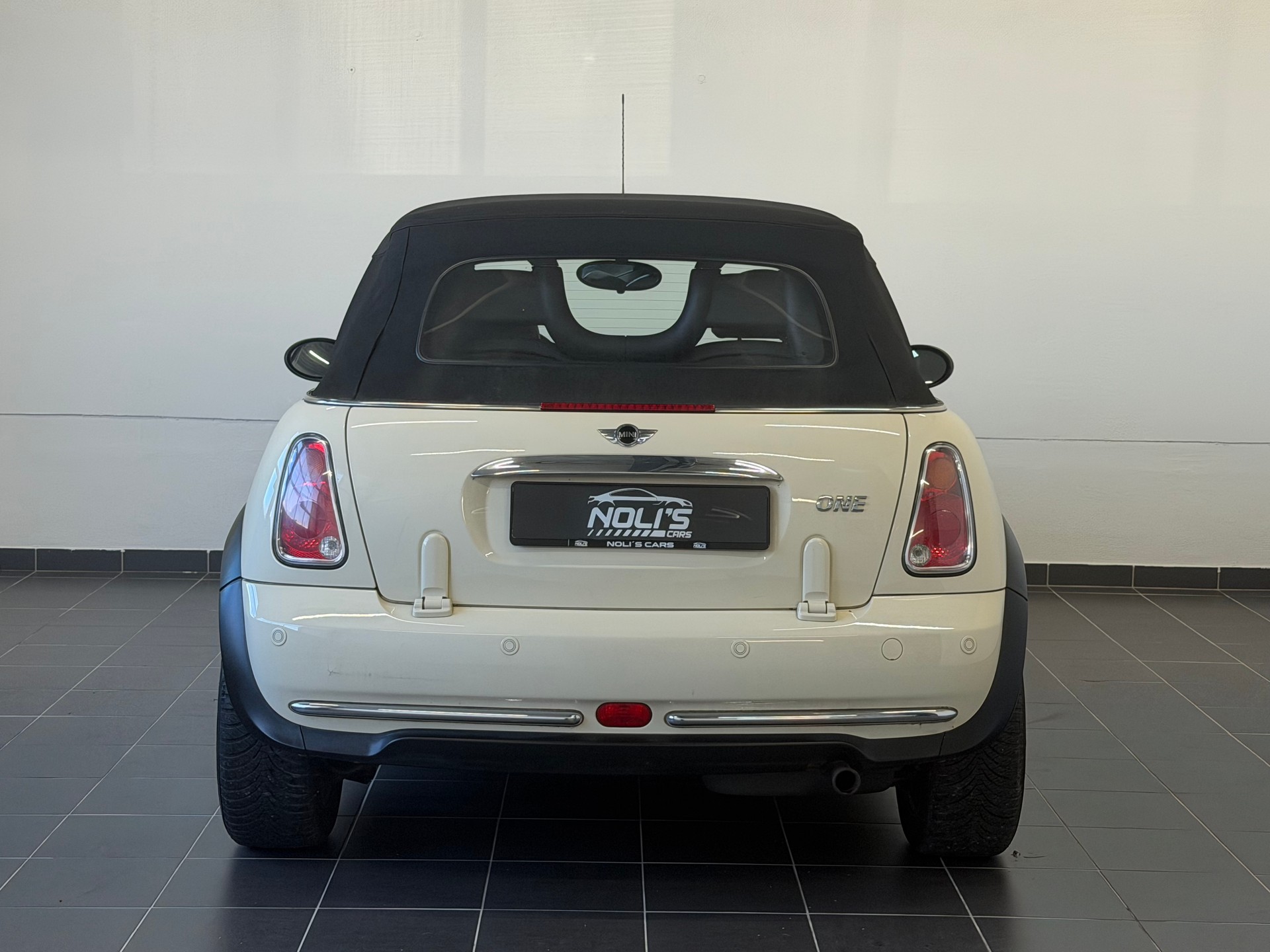 MINI One Cabriolet-image-4