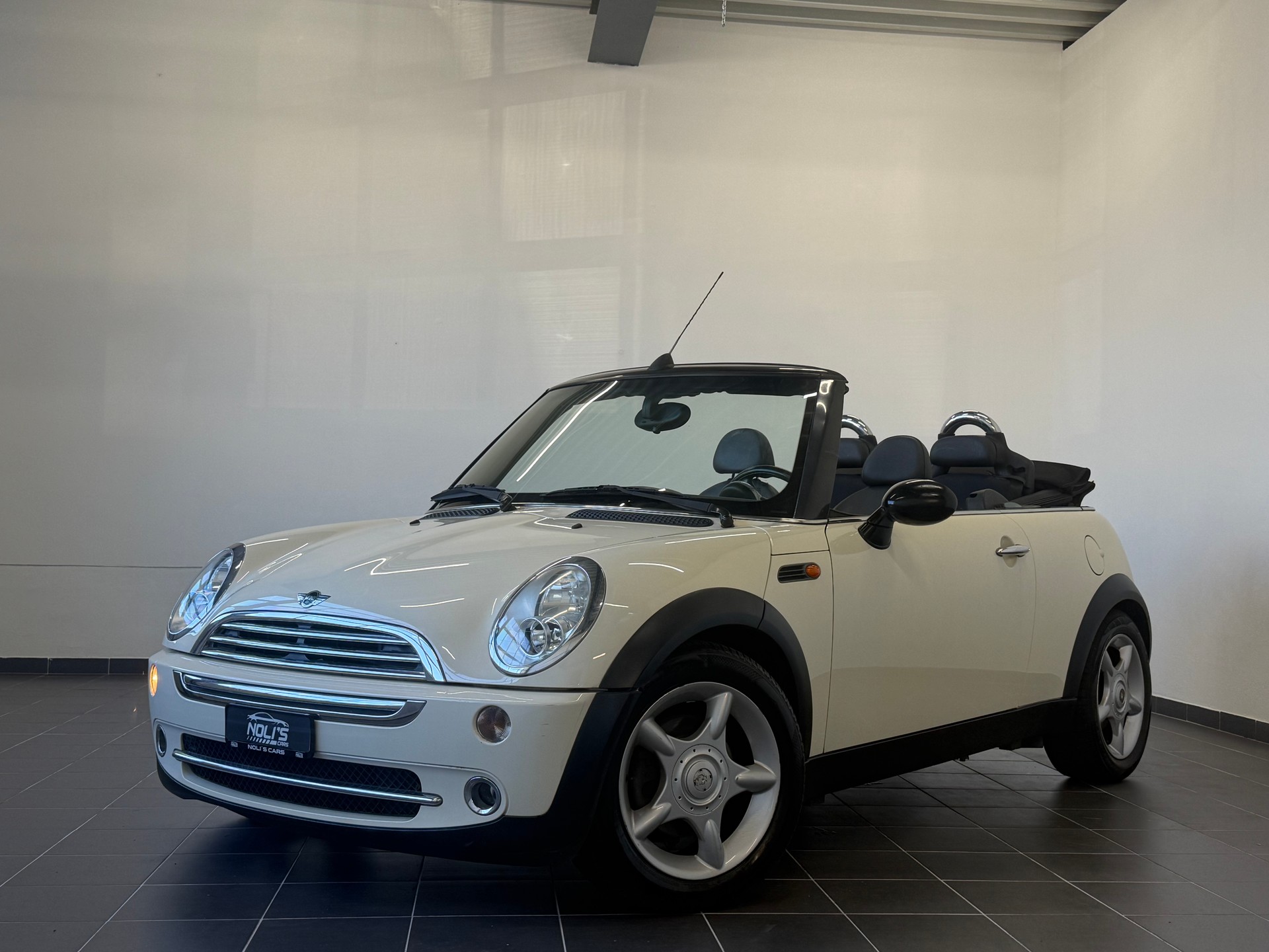 MINI One Cabriolet-image-0