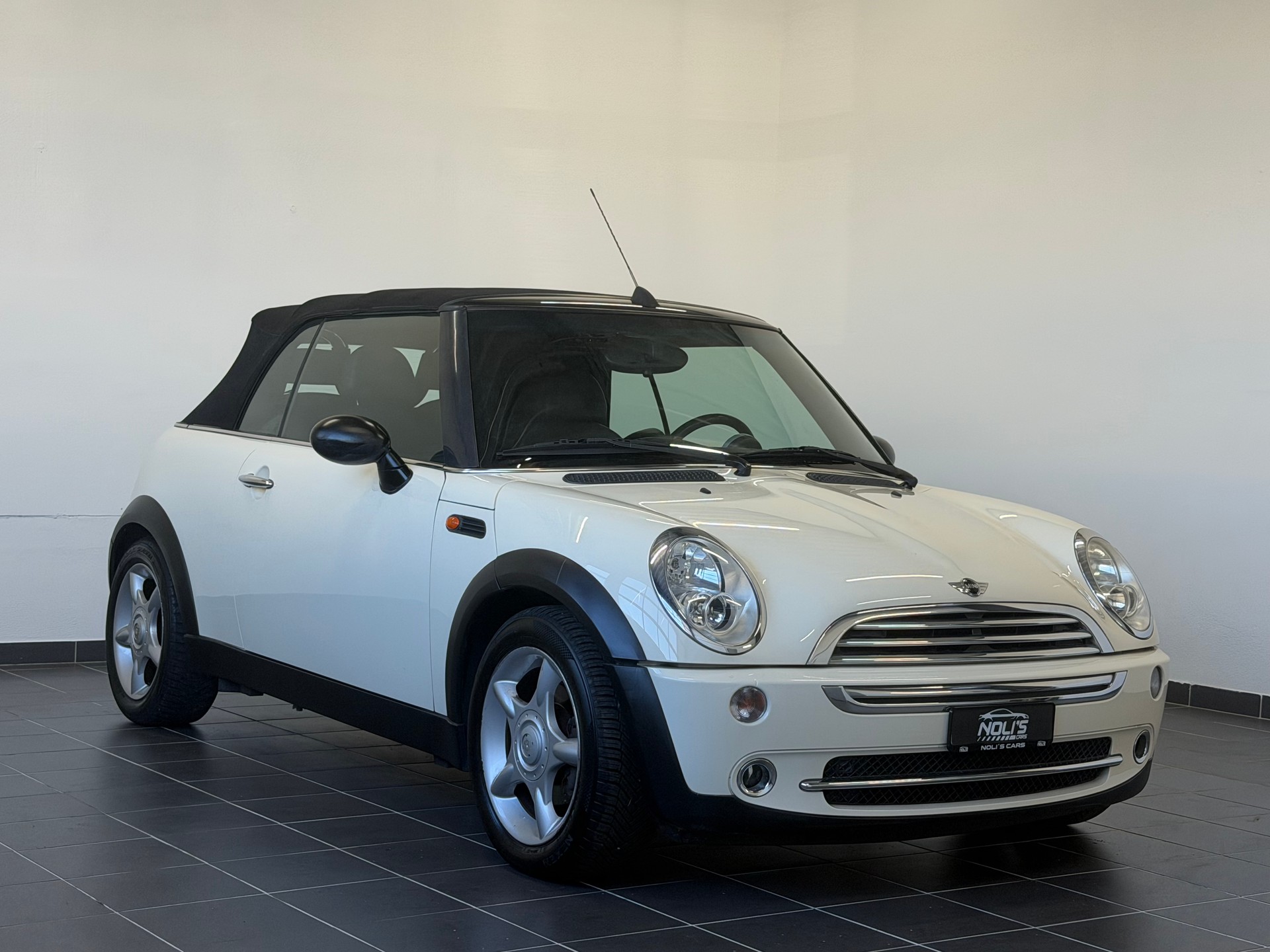 MINI One Cabriolet-image-5