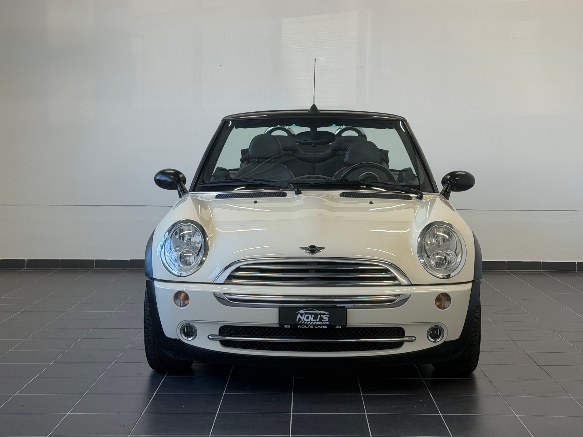 MINI One Cabriolet-image-3