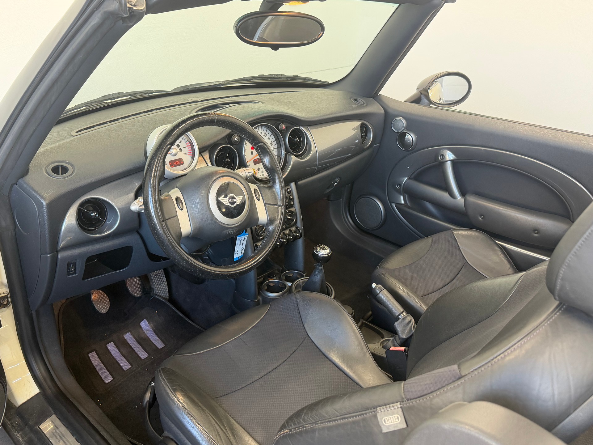 MINI One Cabriolet-image-10