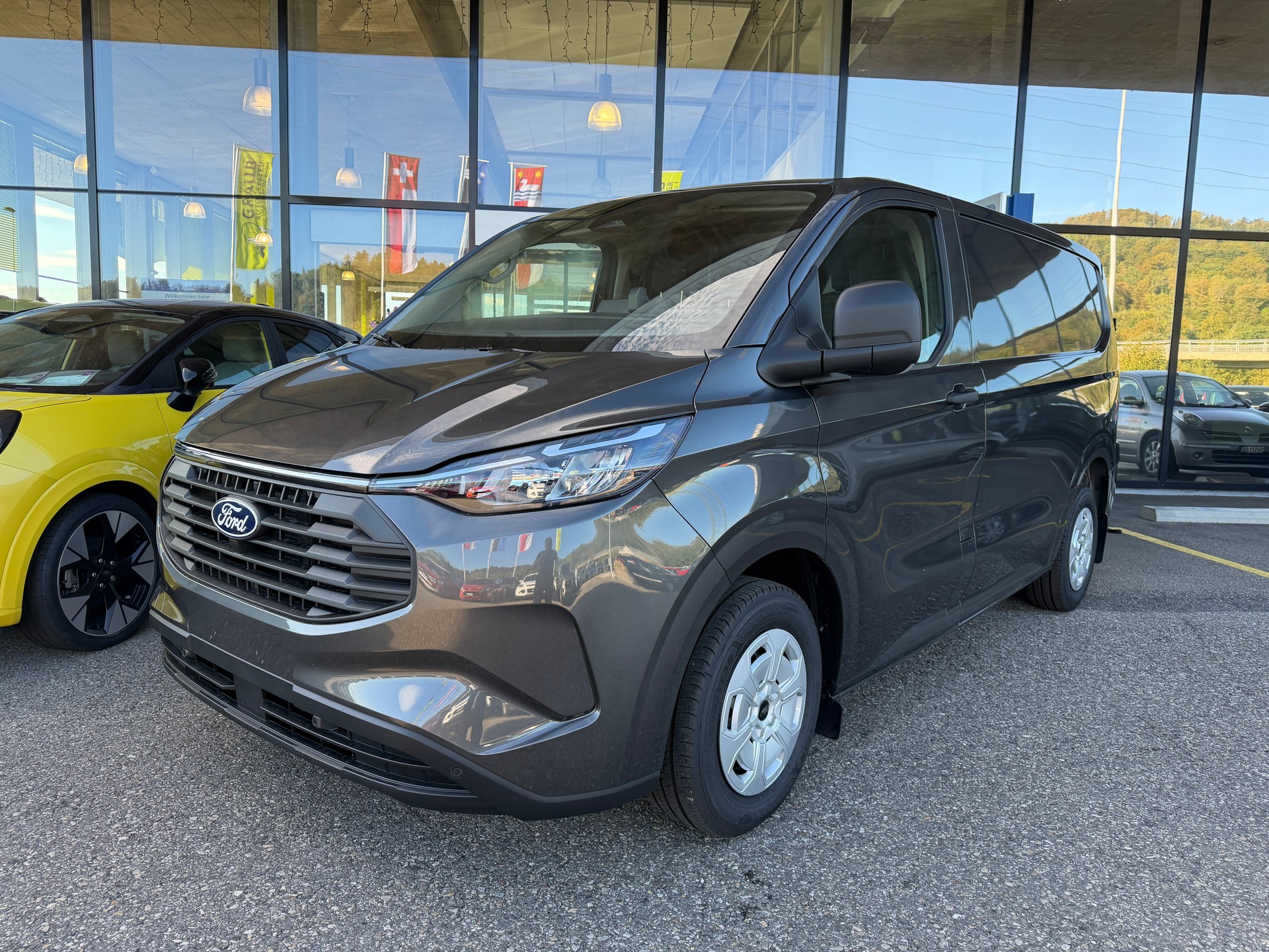 FORD Transit Custom Van PHEV 320 L1H1 Trend Automat-image-0