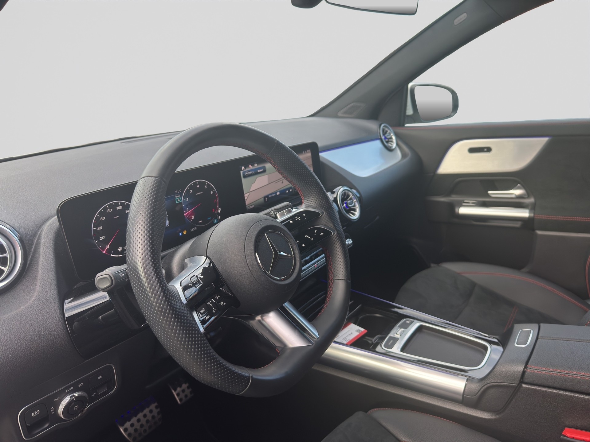MERCEDES-BENZ GLA 200 AMG Line 7G-DCT-image-6