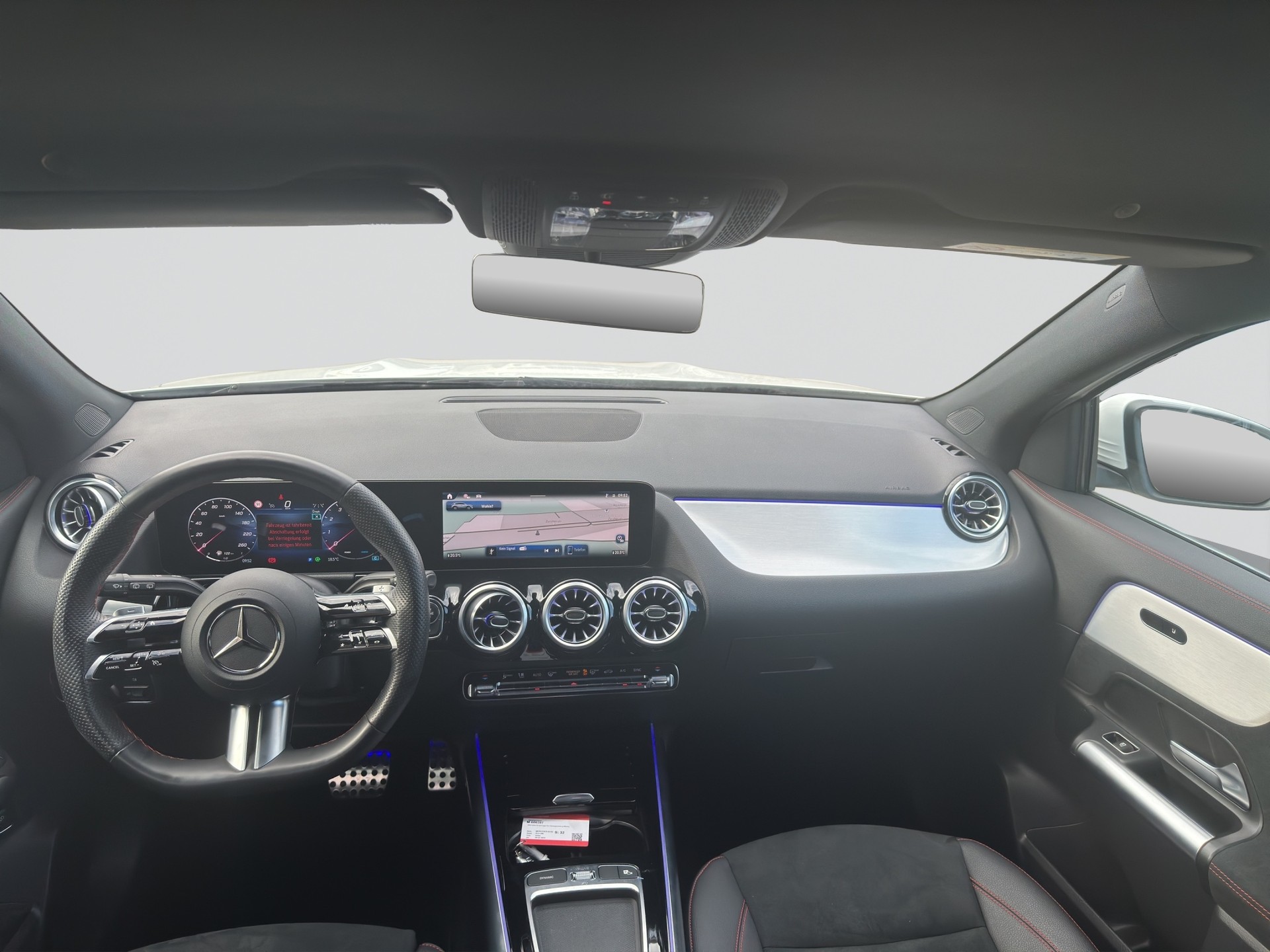 MERCEDES-BENZ GLA 200 AMG Line 7G-DCT-image-13