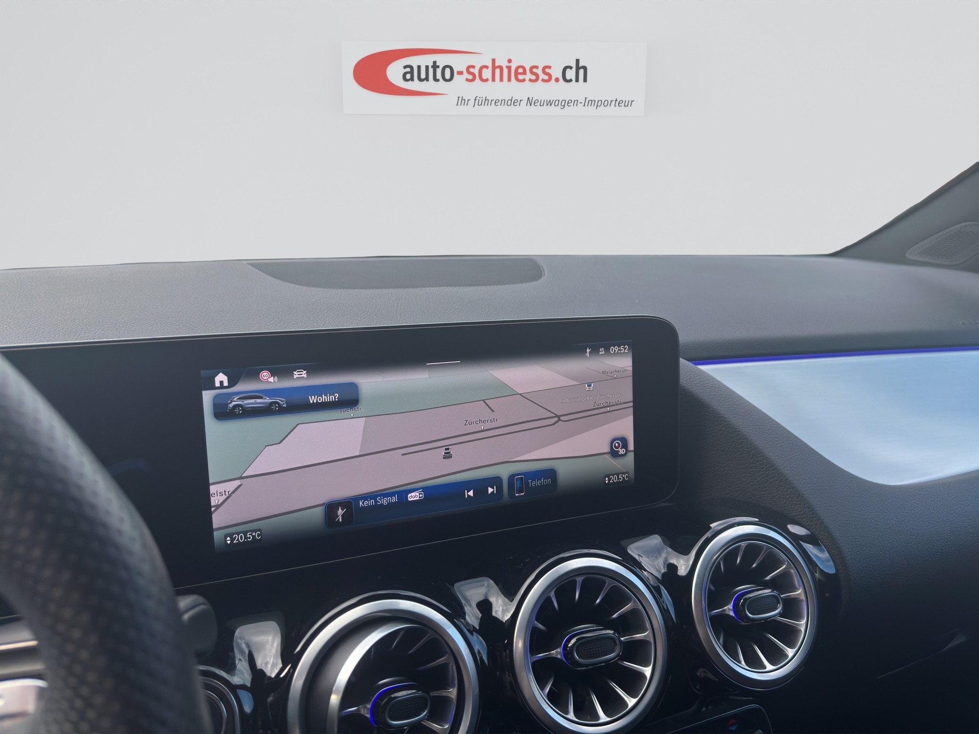 MERCEDES-BENZ GLA 200 AMG Line 7G-DCT-image-11