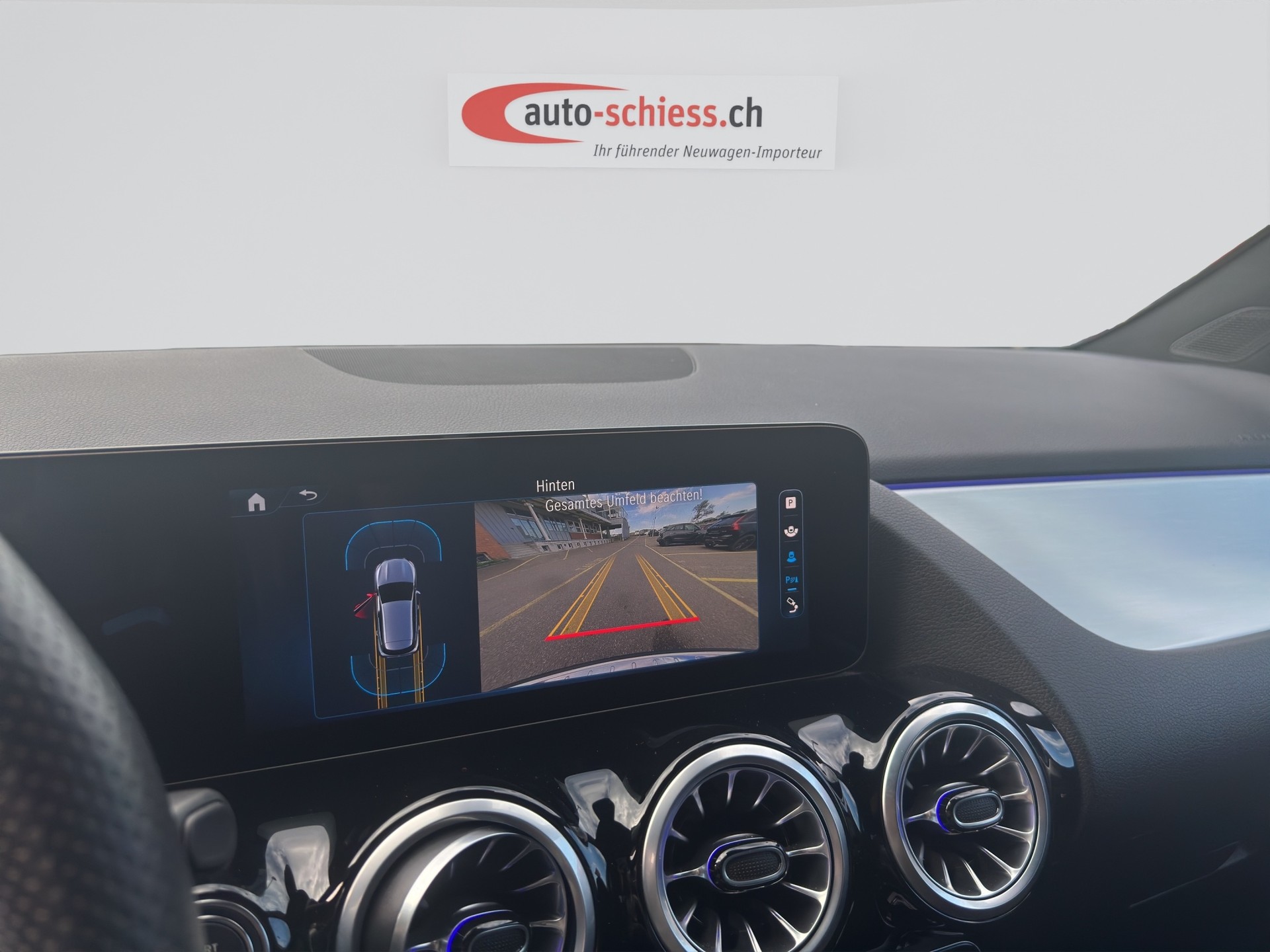 MERCEDES-BENZ GLA 200 AMG Line 7G-DCT-image-12