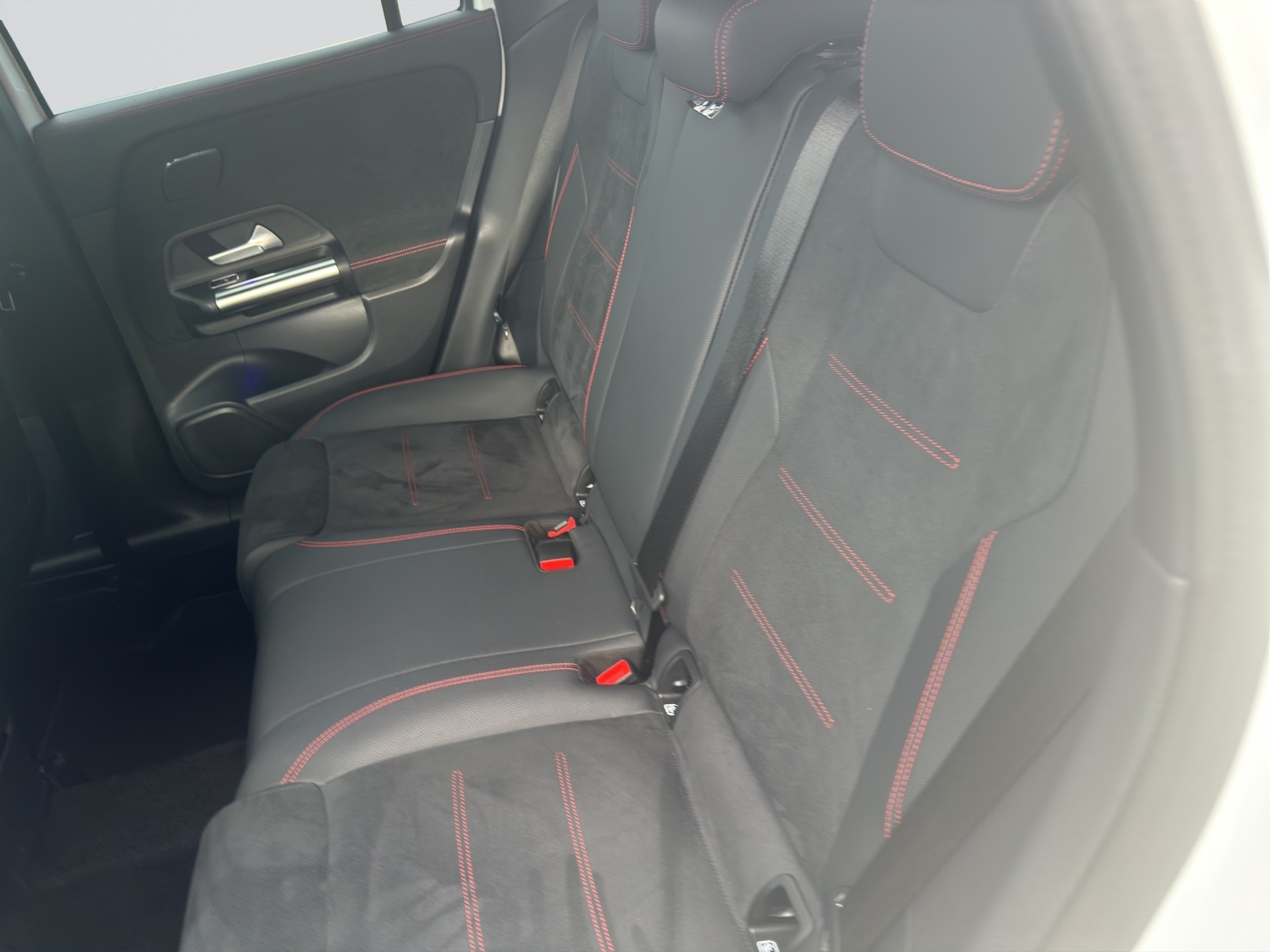 MERCEDES-BENZ GLA 200 AMG Line 7G-DCT-image-7