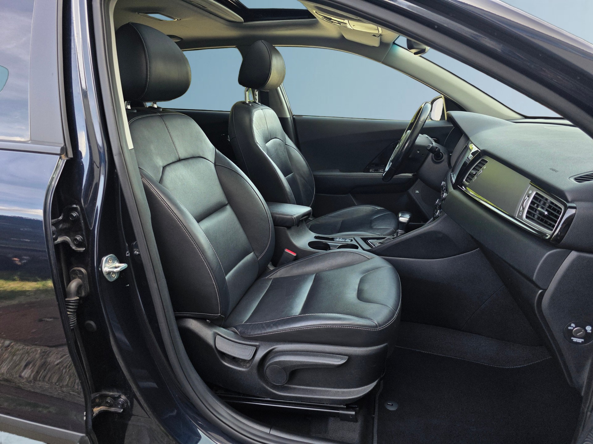KIA Niro 1.6GDi Hybrid Style DCT * CH-Fahrzeug * Ab MFK * Vollausstattung *-image-17
