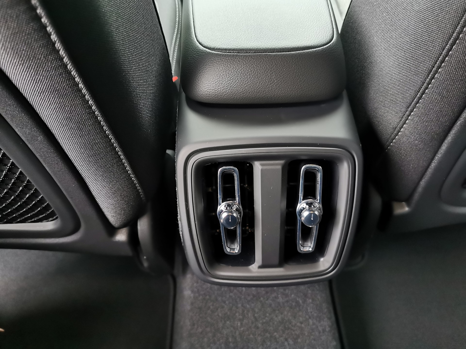 VOLVO XC40 1.5 T2 XCITE-image-13